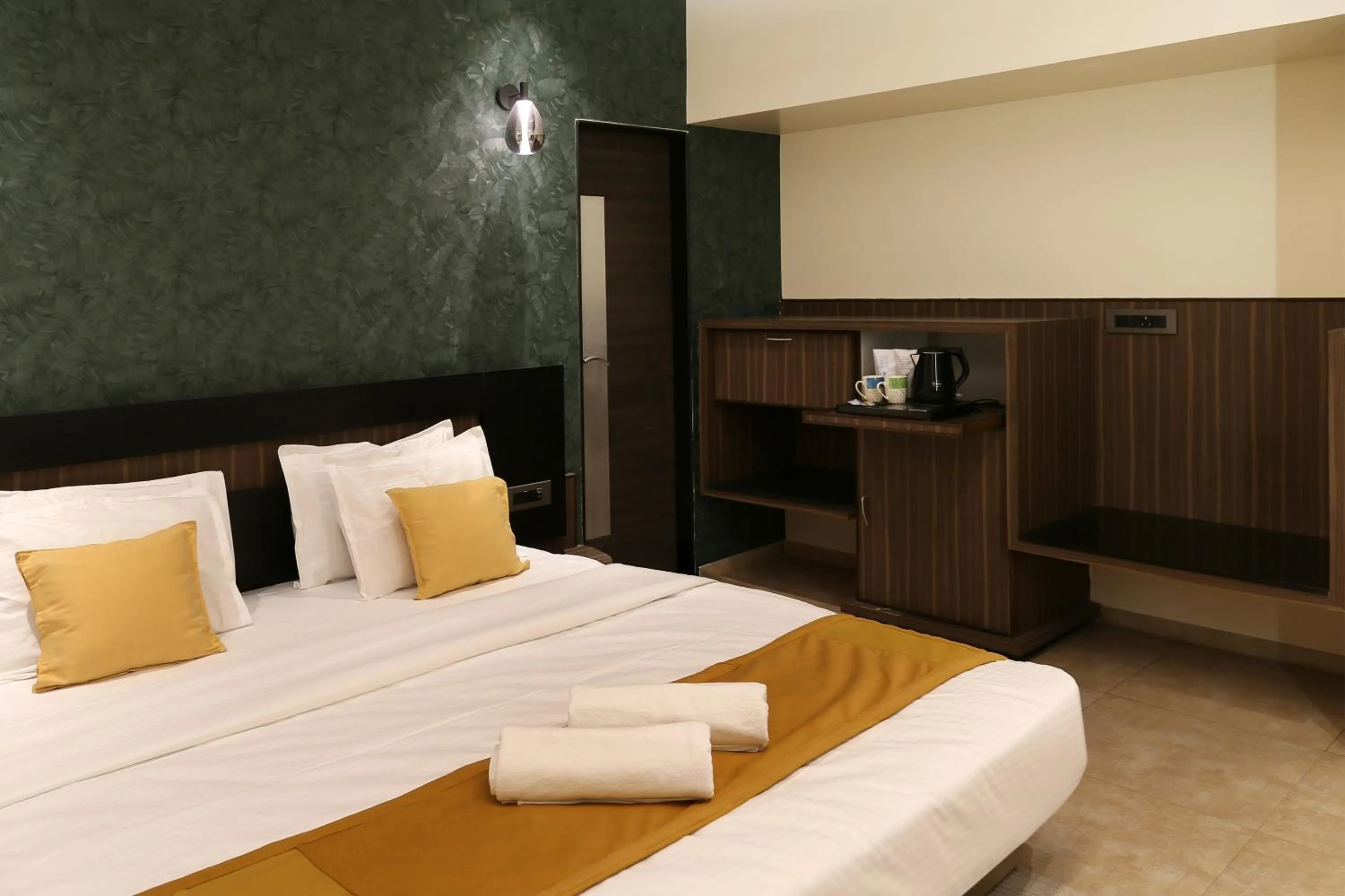 Coffee/tea facilities, Bed in Hotel The Leaf