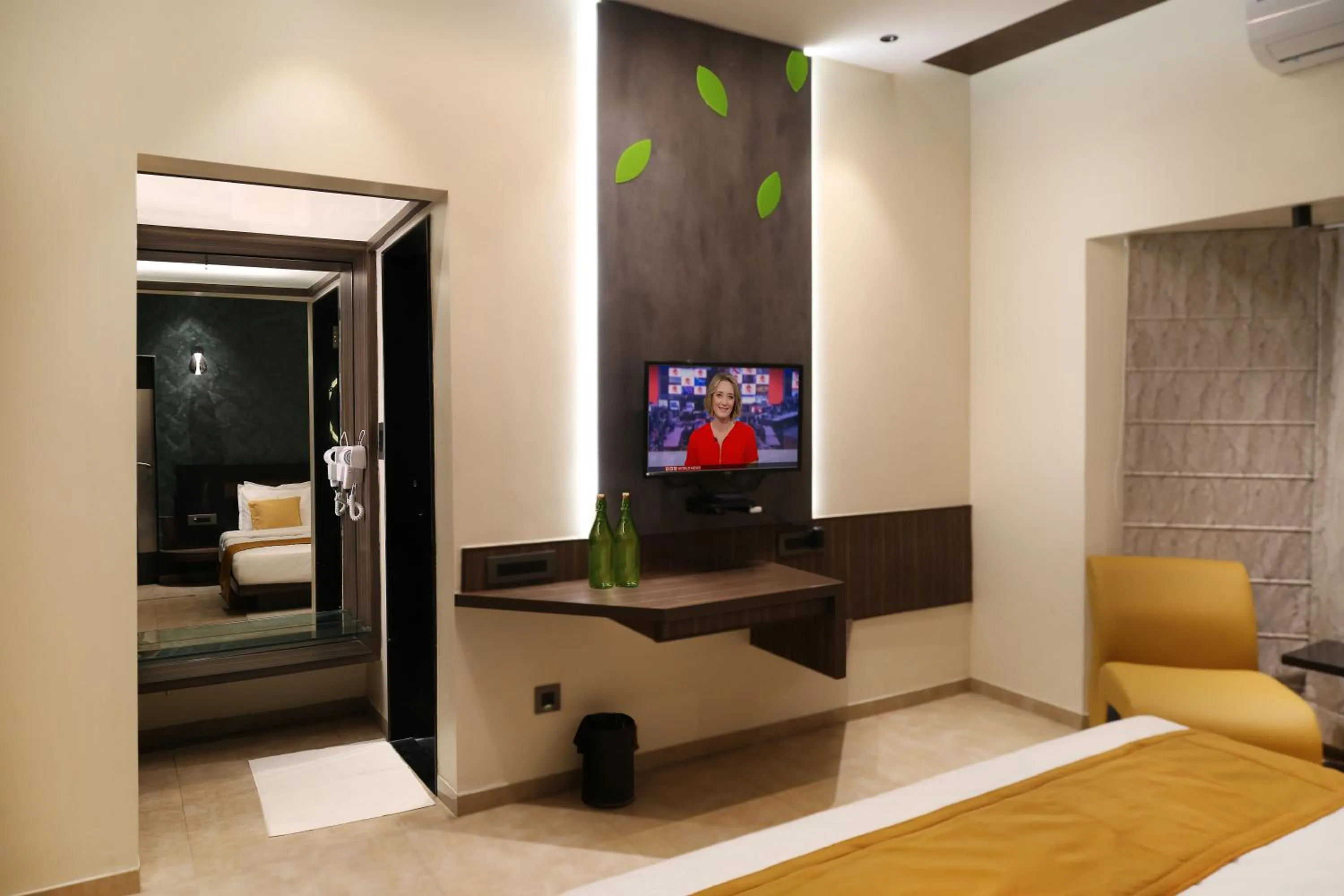 TV and multimedia, Bed in Hotel The Leaf