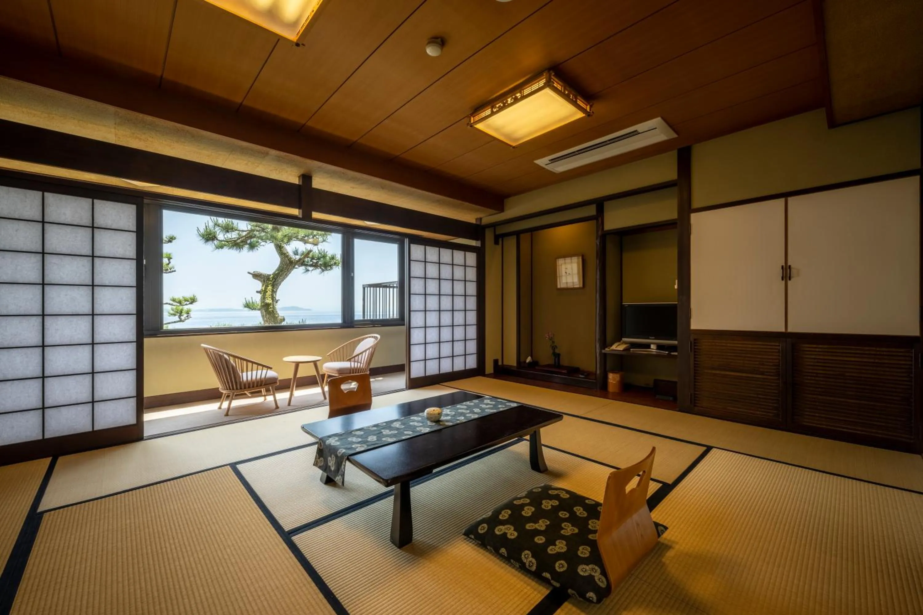 Photo of the whole room in Awakan