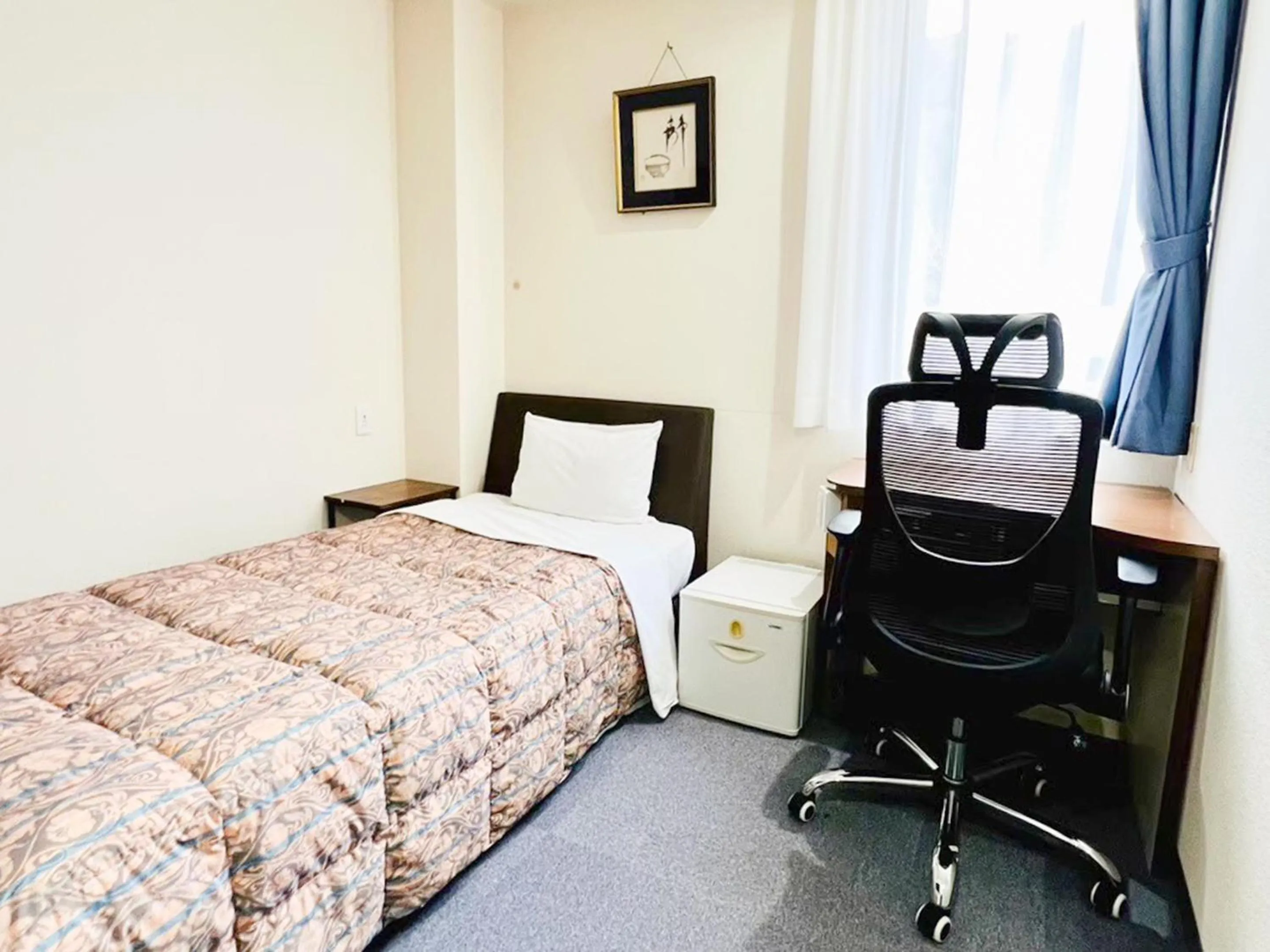 Photo of the whole room, Bed in Station Business Hotel Tenshukaku