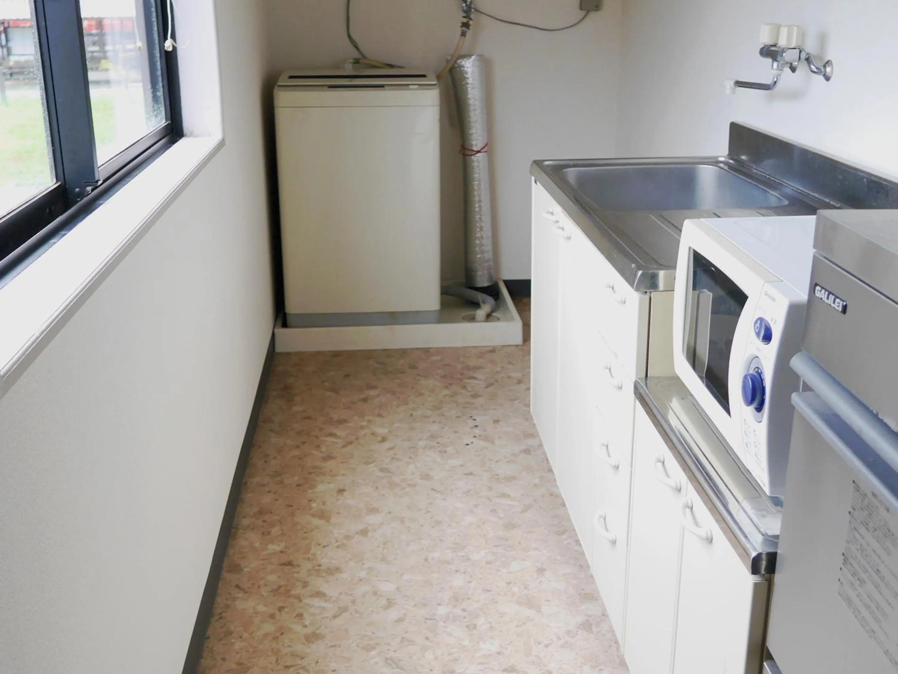 Communal kitchen in Station Business Hotel Tenshukaku