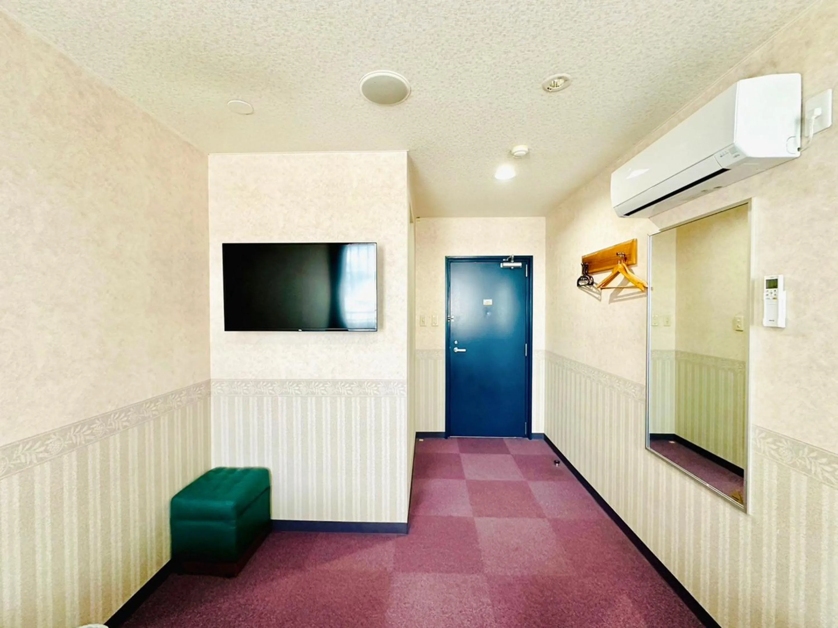 Photo of the whole room in Station Business Hotel Tenshukaku