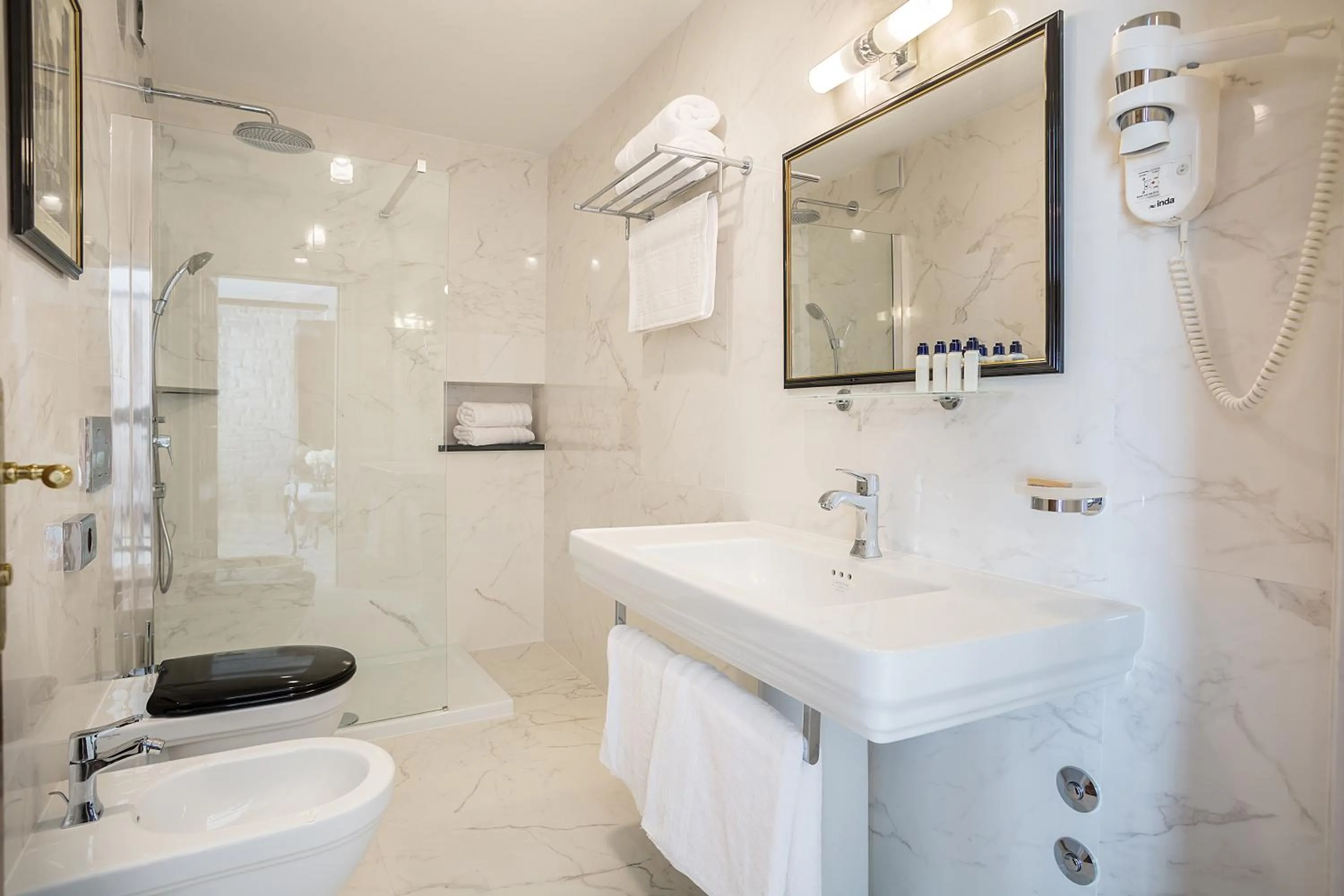 Bathroom in Splendida Palace