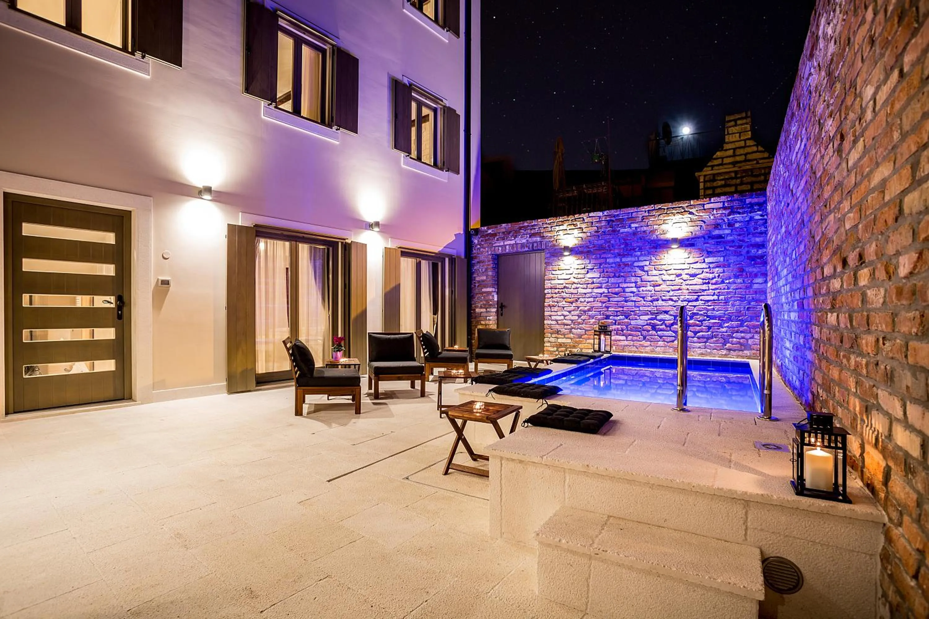 Swimming pool in Splendida Palace