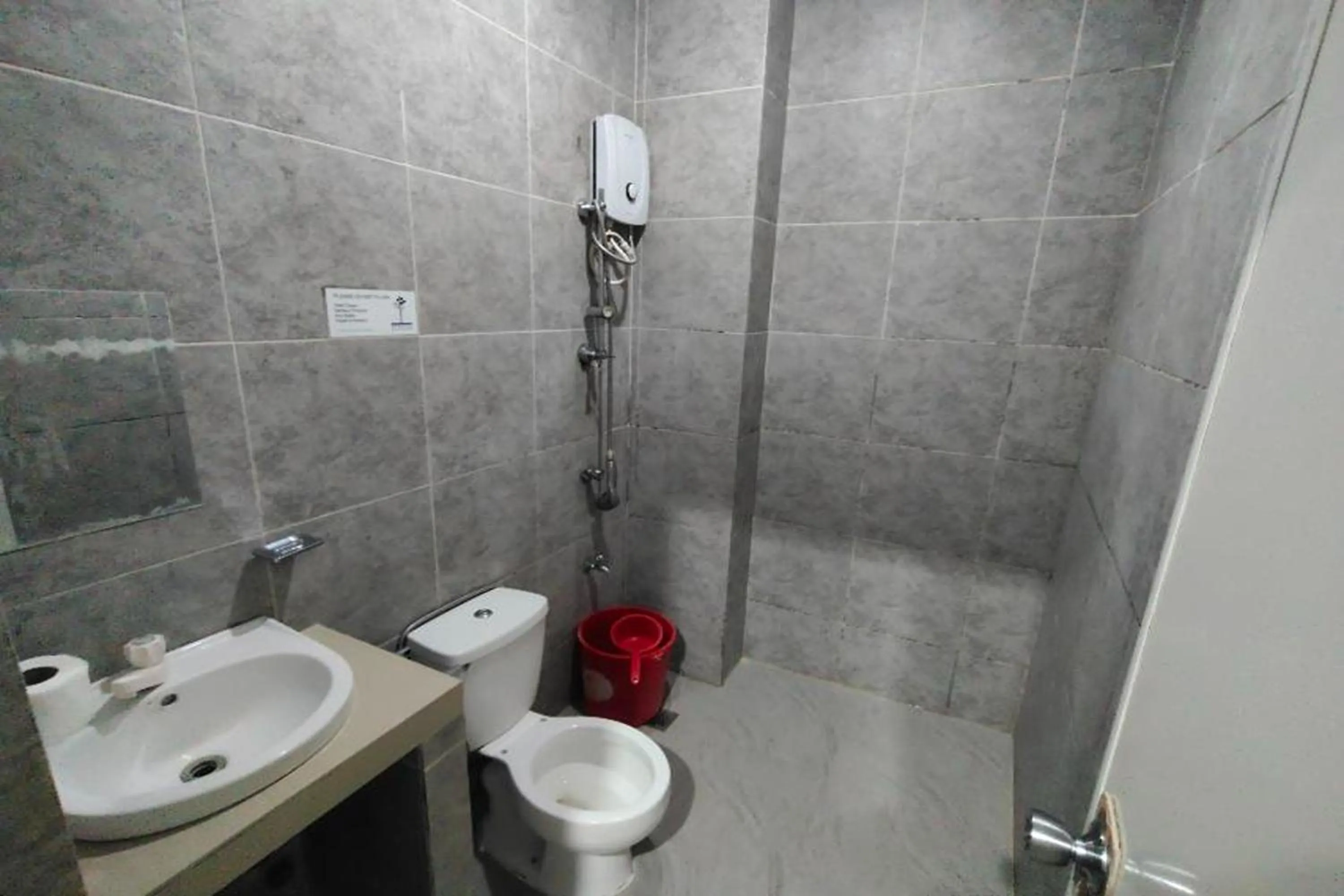 Bathroom in Boracay Backpackers