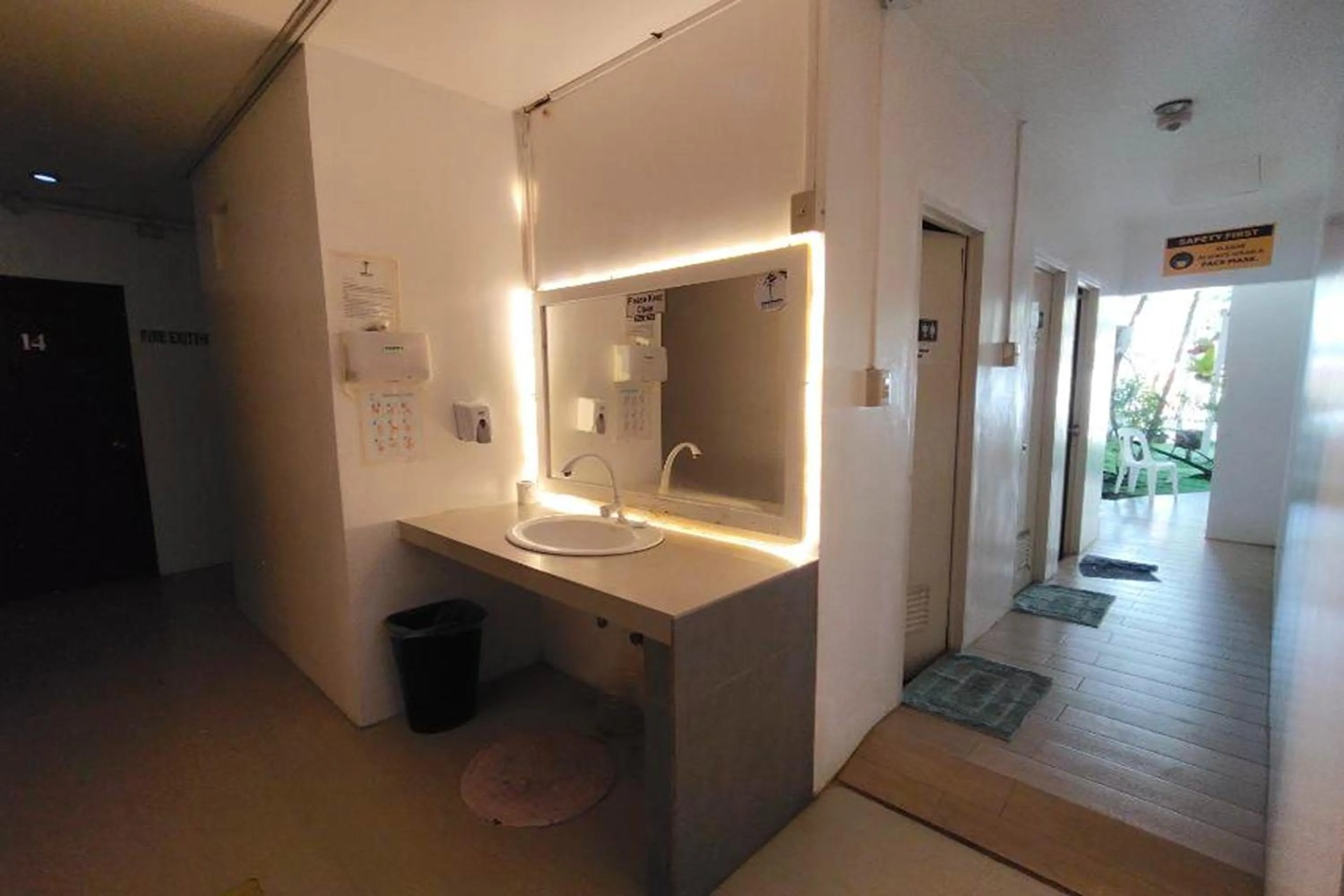 Bathroom in Boracay Backpackers