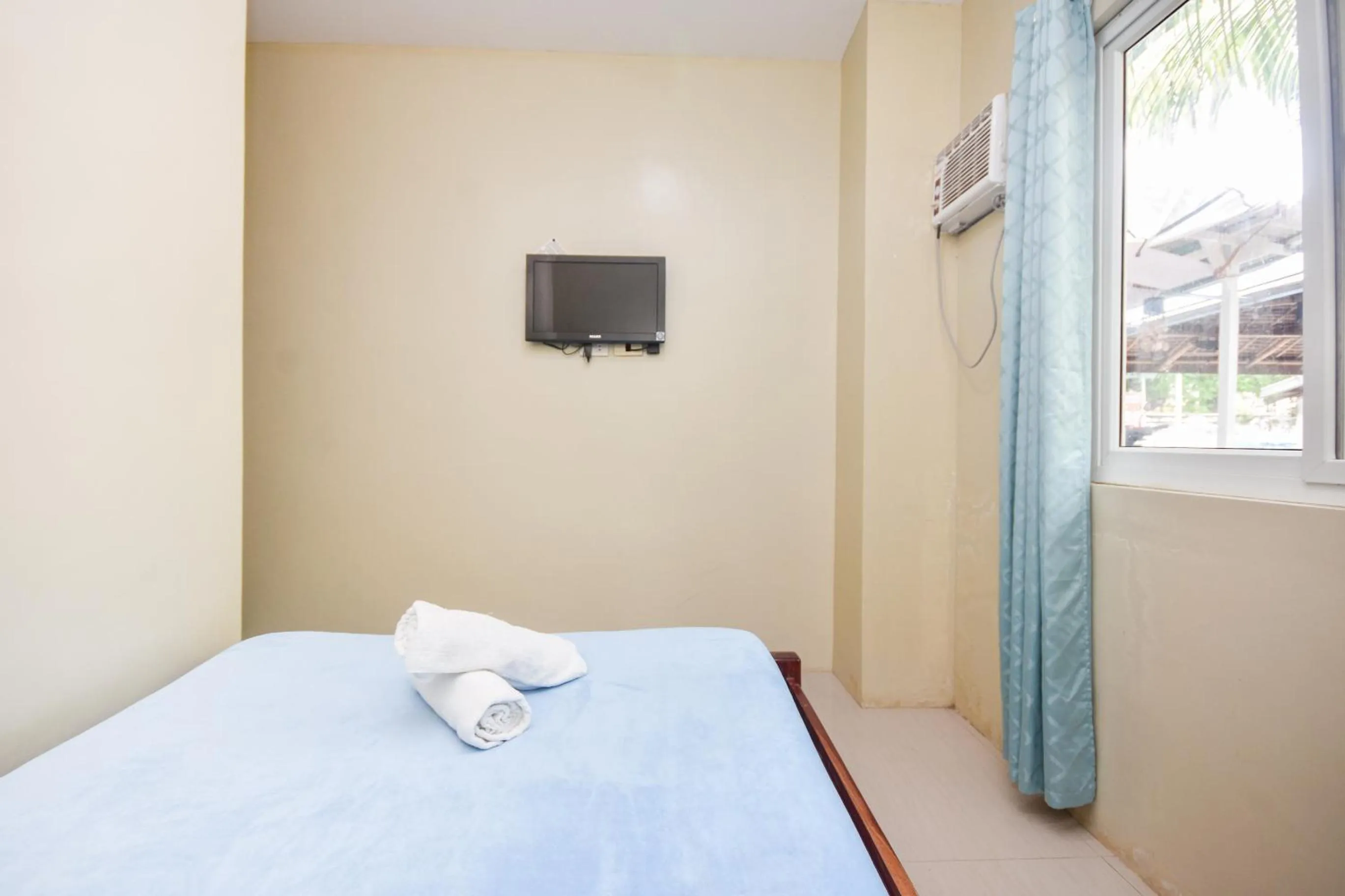 Bed in Boracay Backpackers