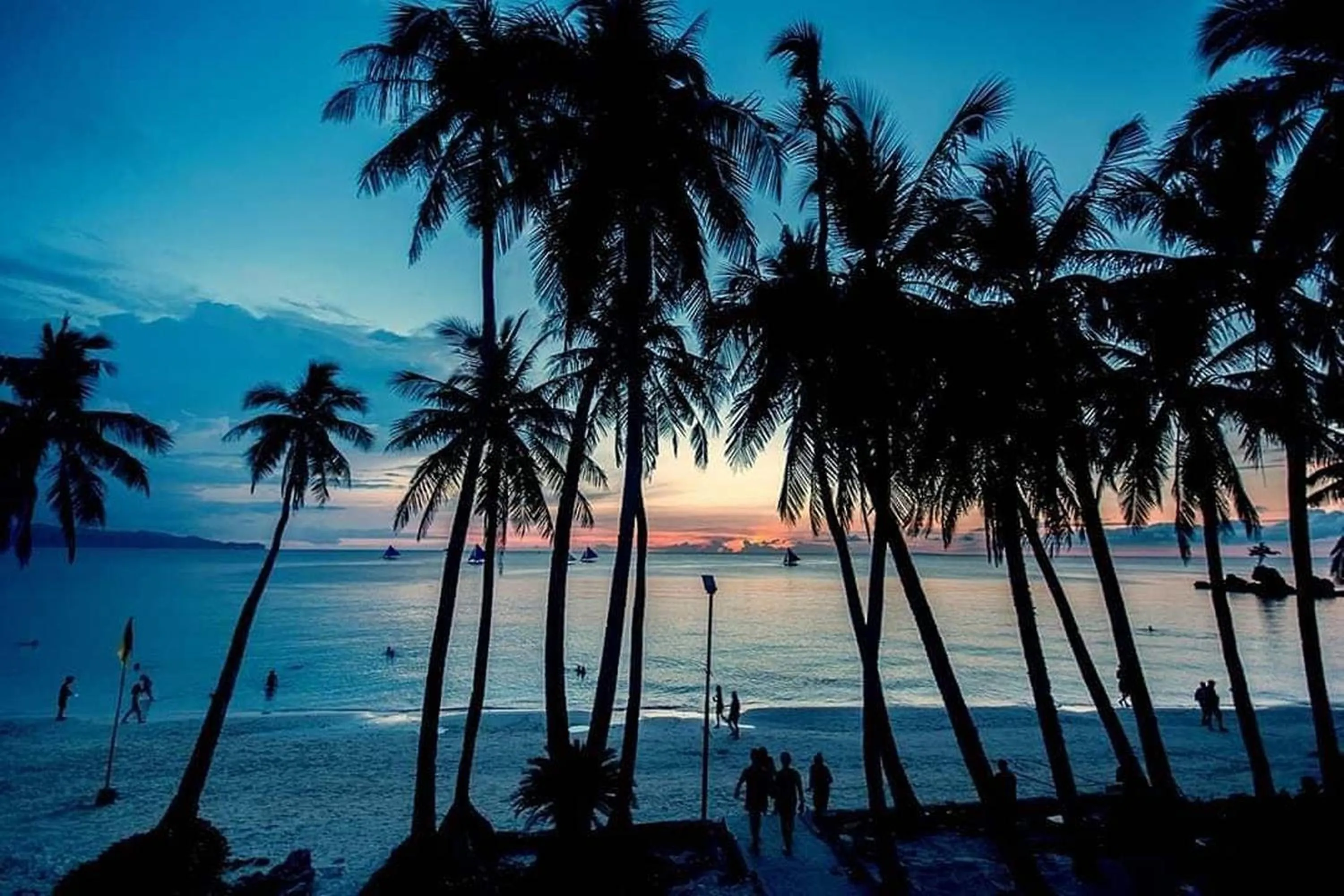Beach in Boracay Backpackers
