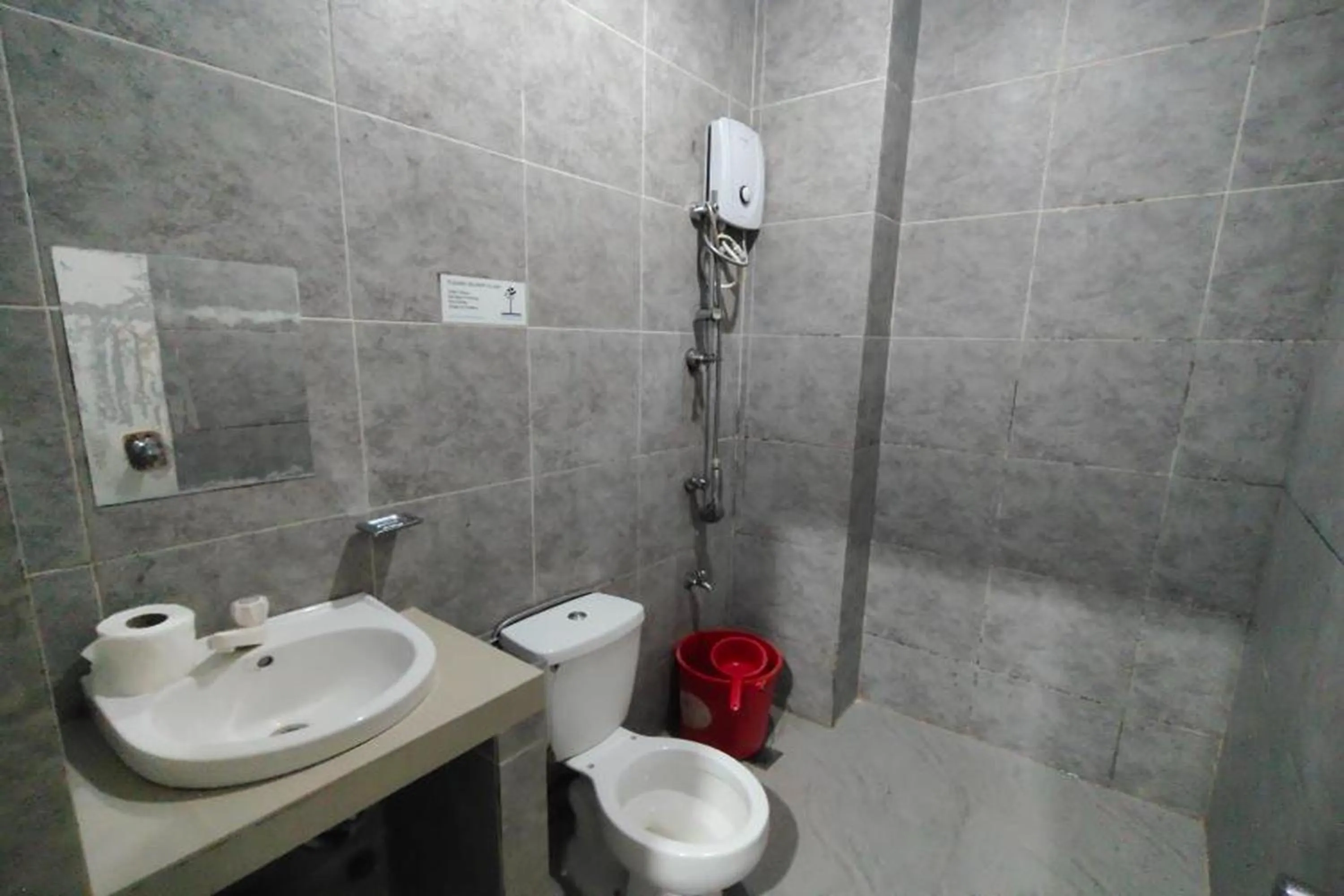 Bathroom in Boracay Backpackers