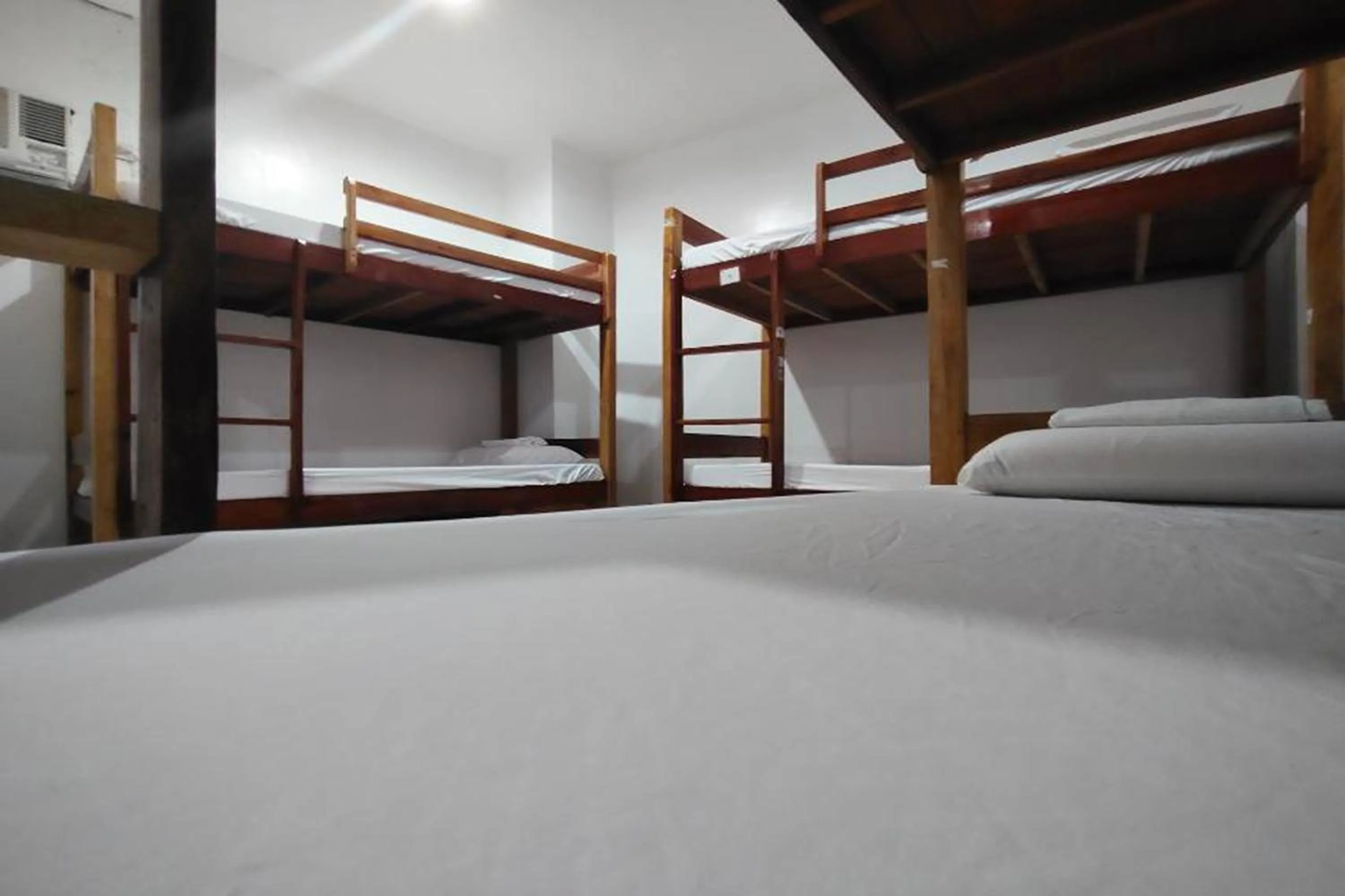 Photo of the whole room, Bed in Boracay Backpackers