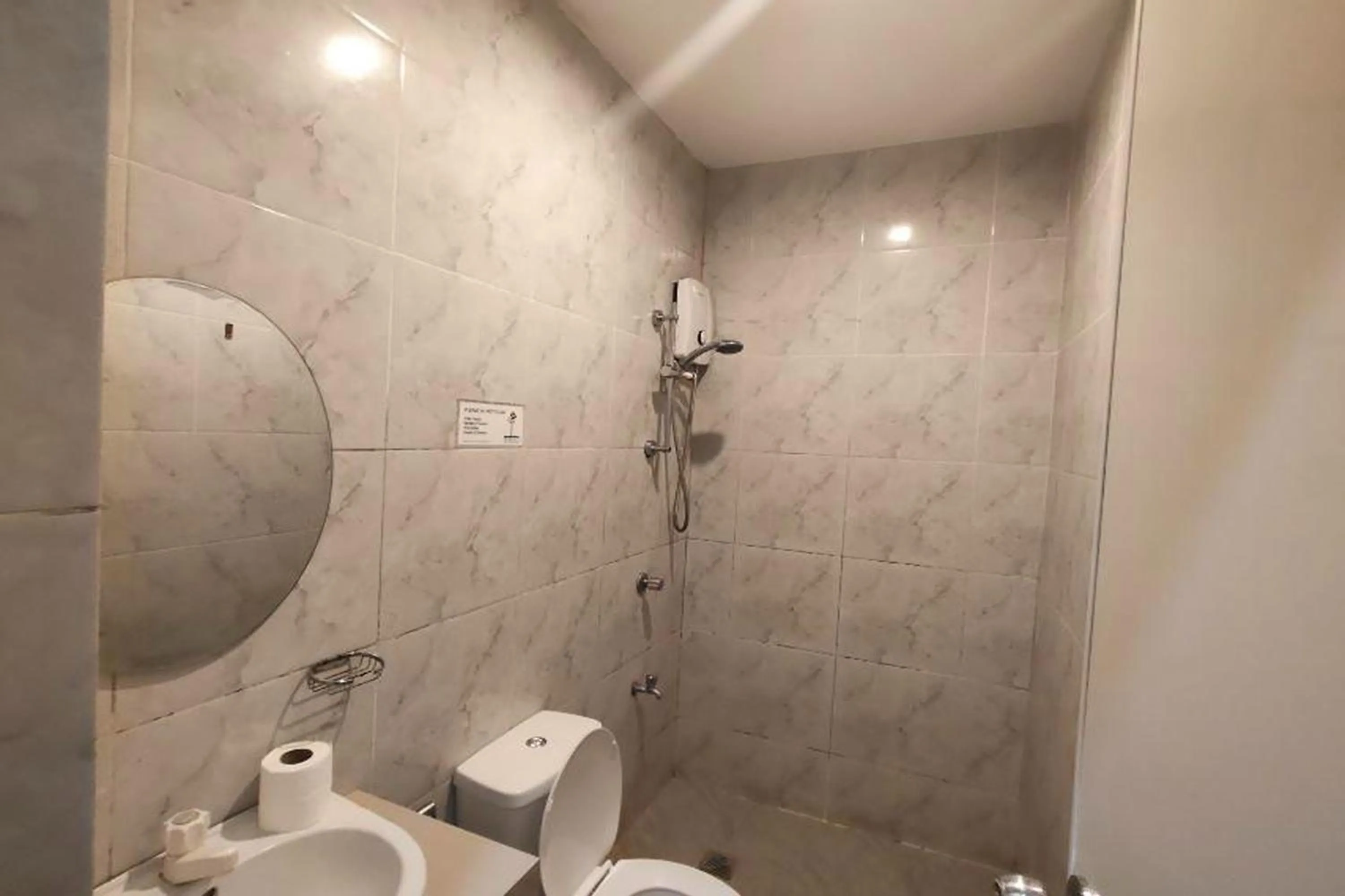 Bathroom in Boracay Backpackers