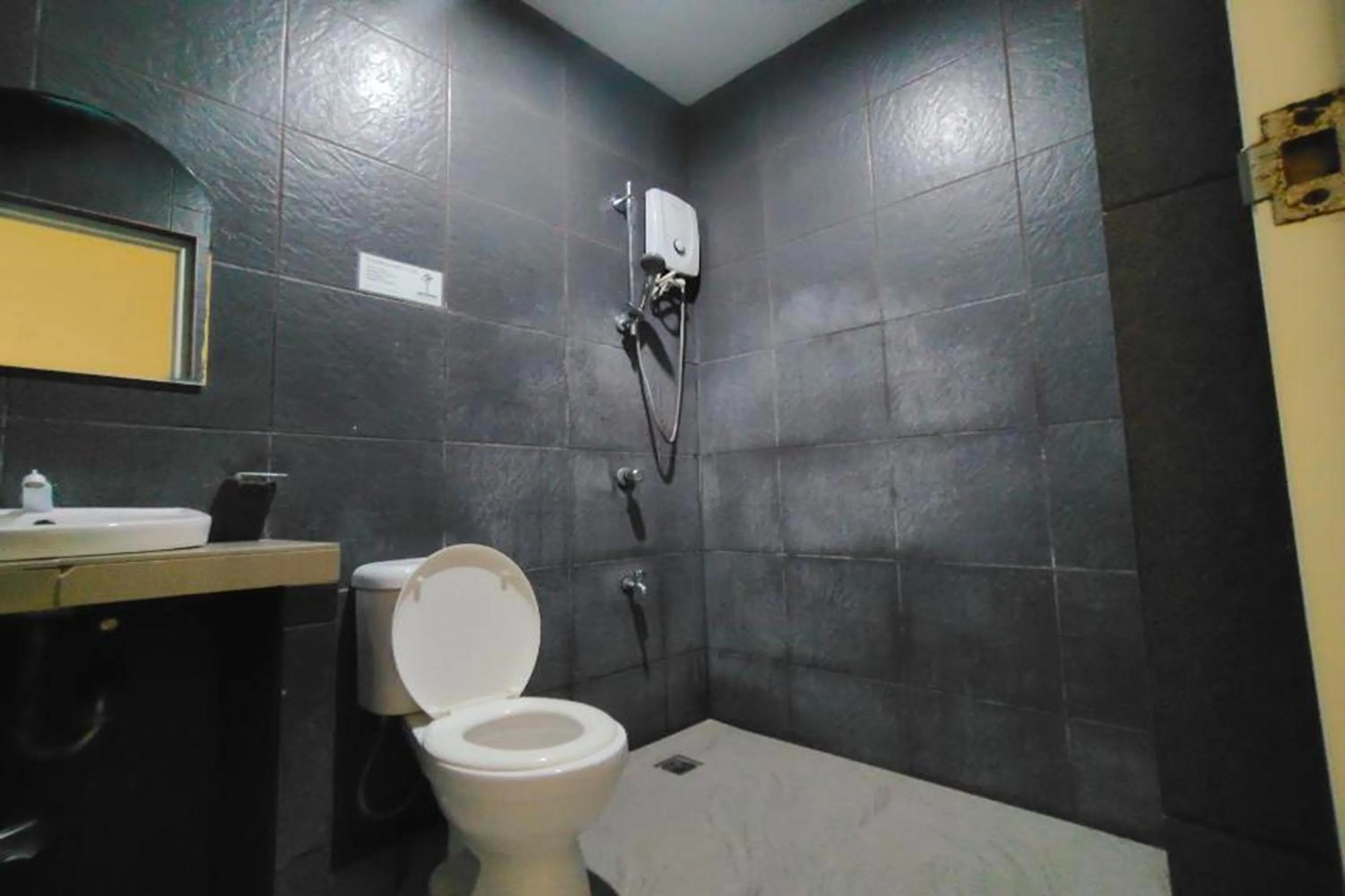 Shower in Boracay Backpackers