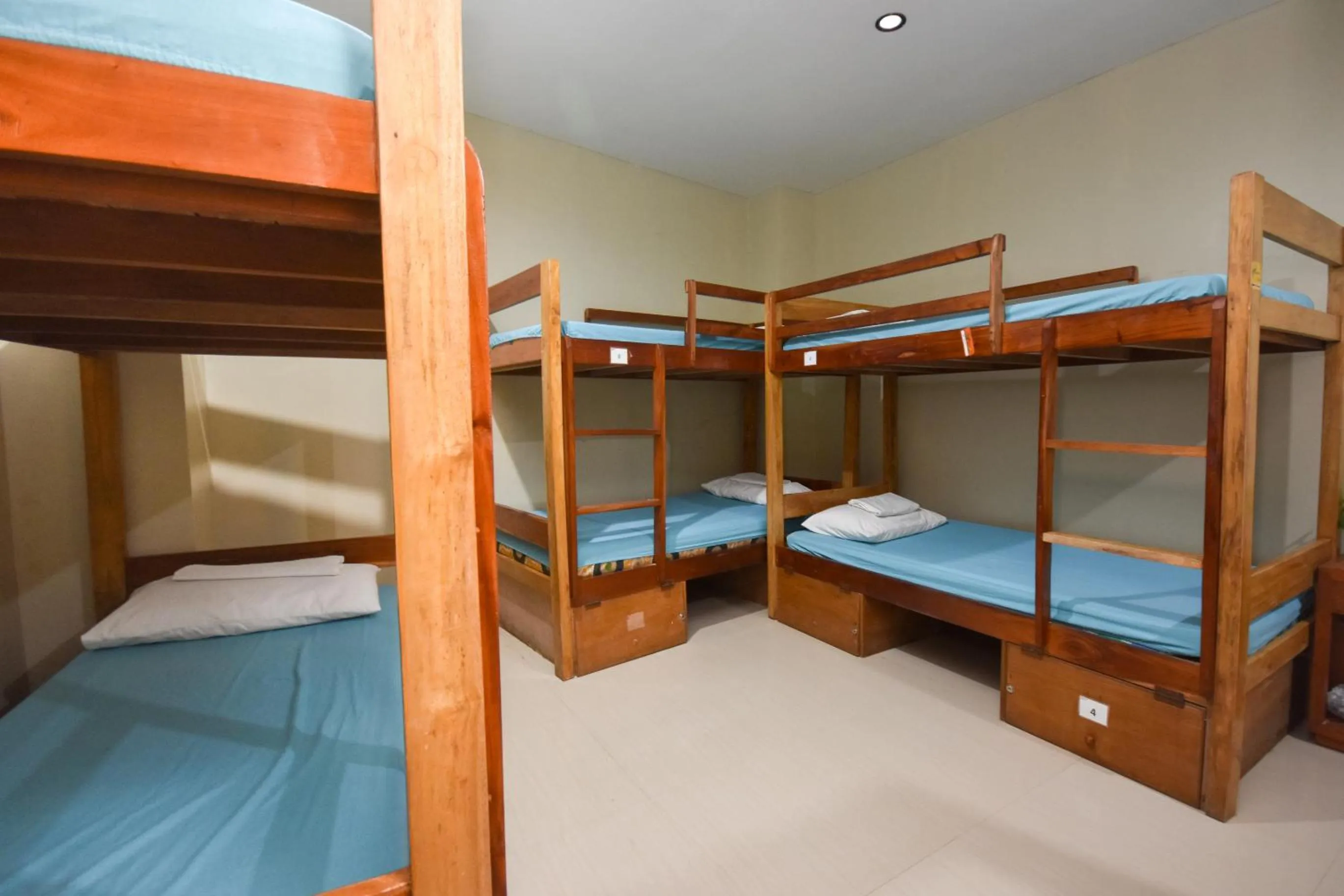 Bed in Boracay Backpackers