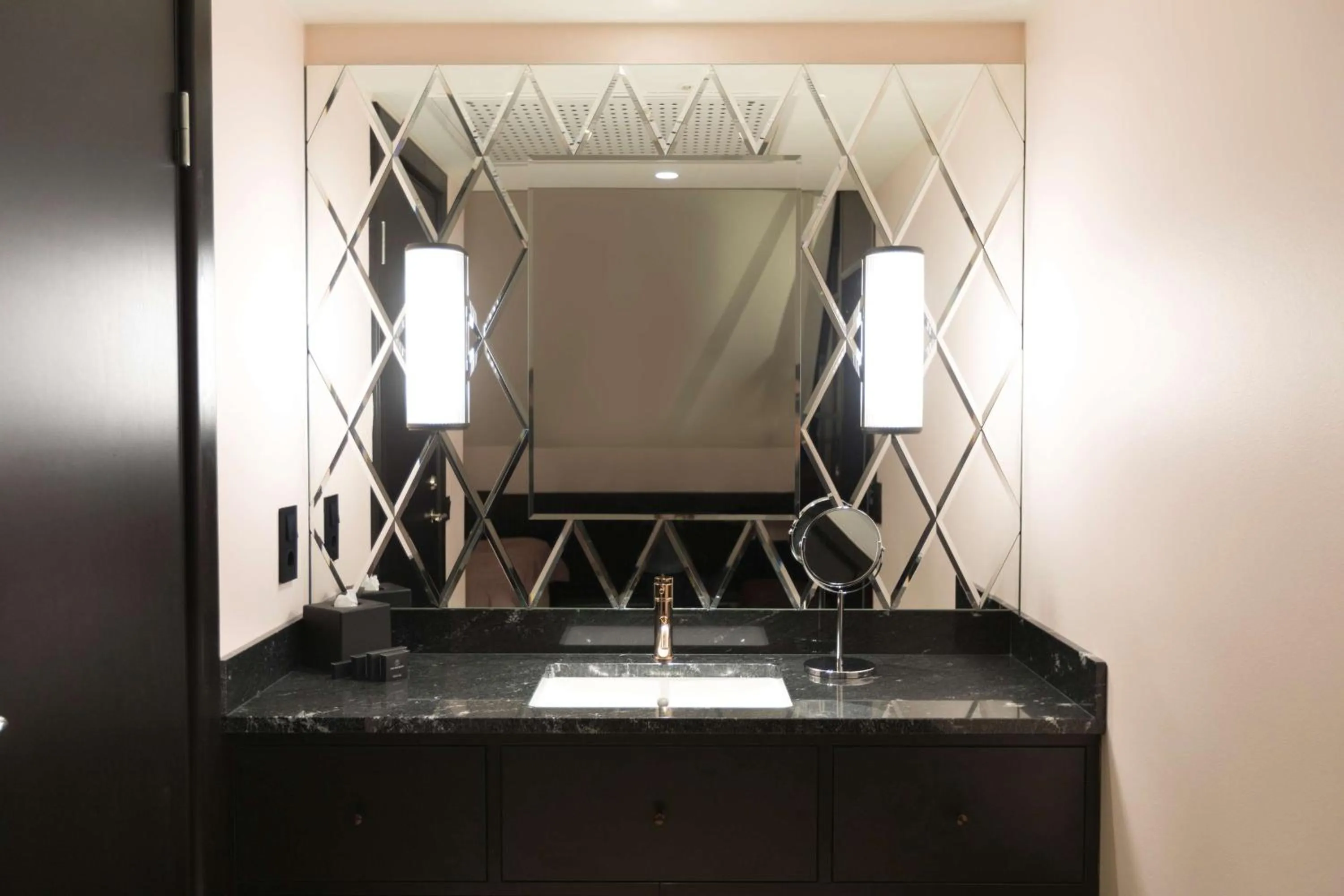 Bedroom in Haymarket by Scandic