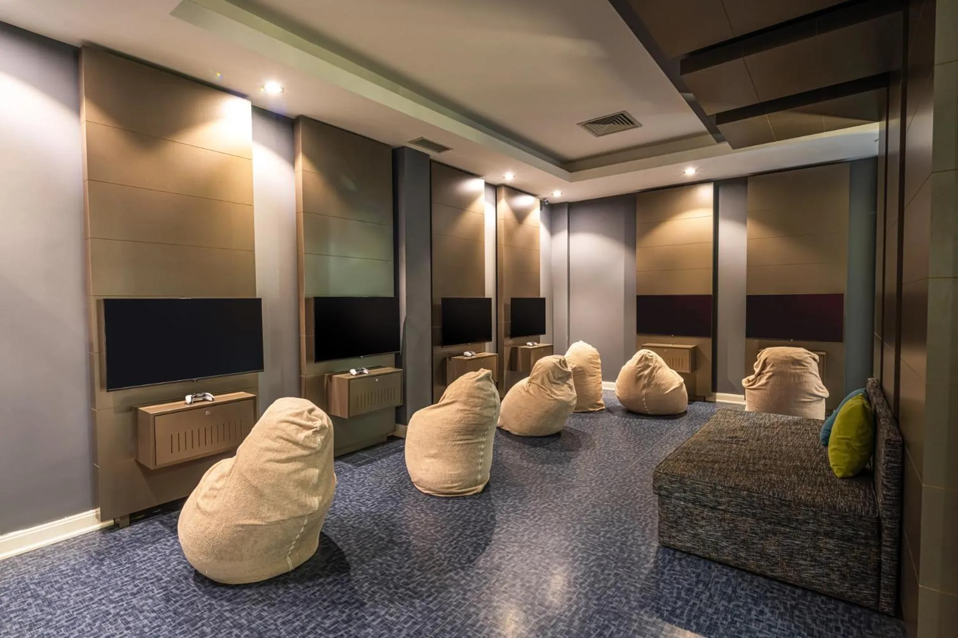 Game Room in Balmy Foresta