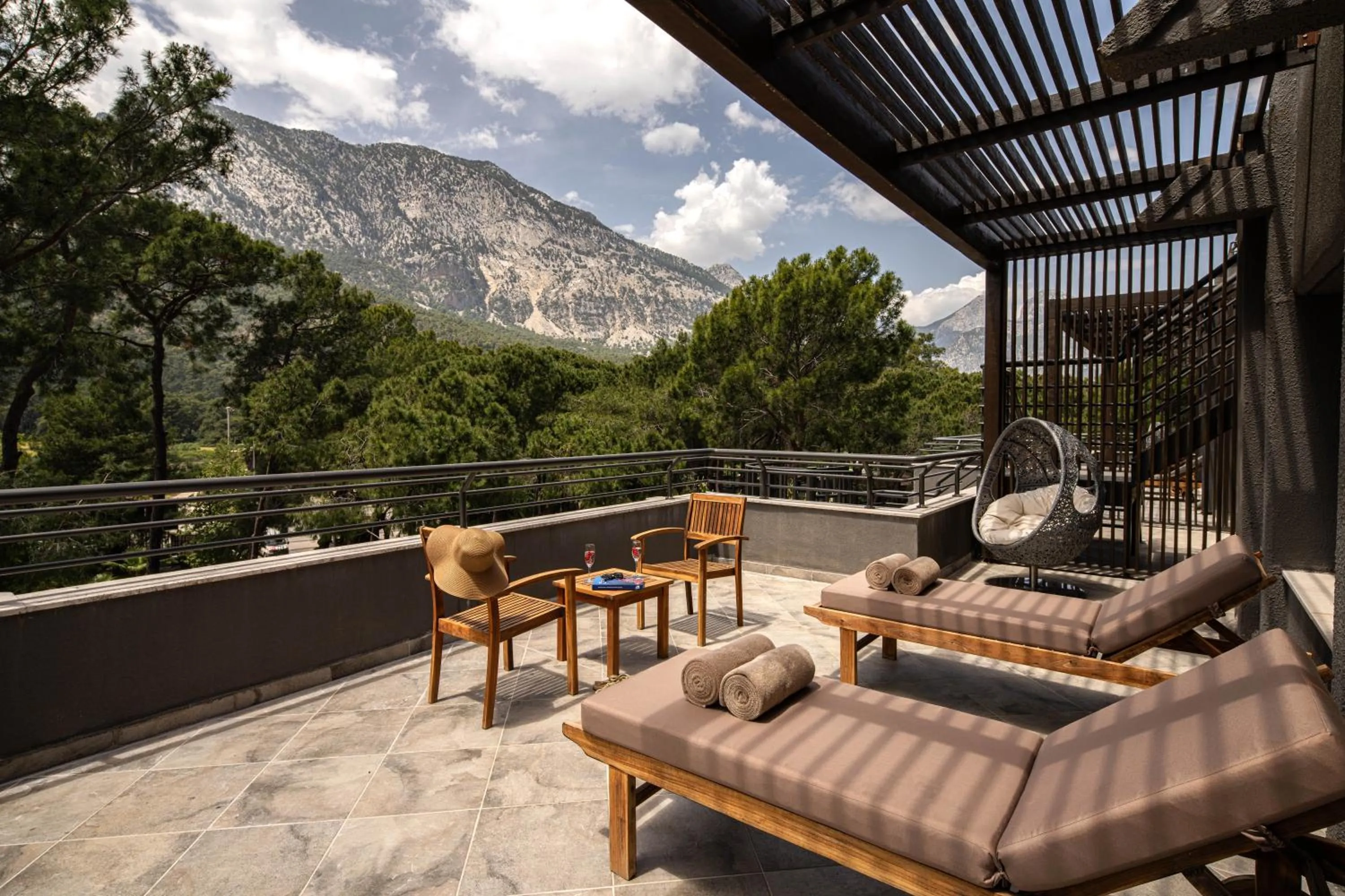 Spring in Balmy Foresta