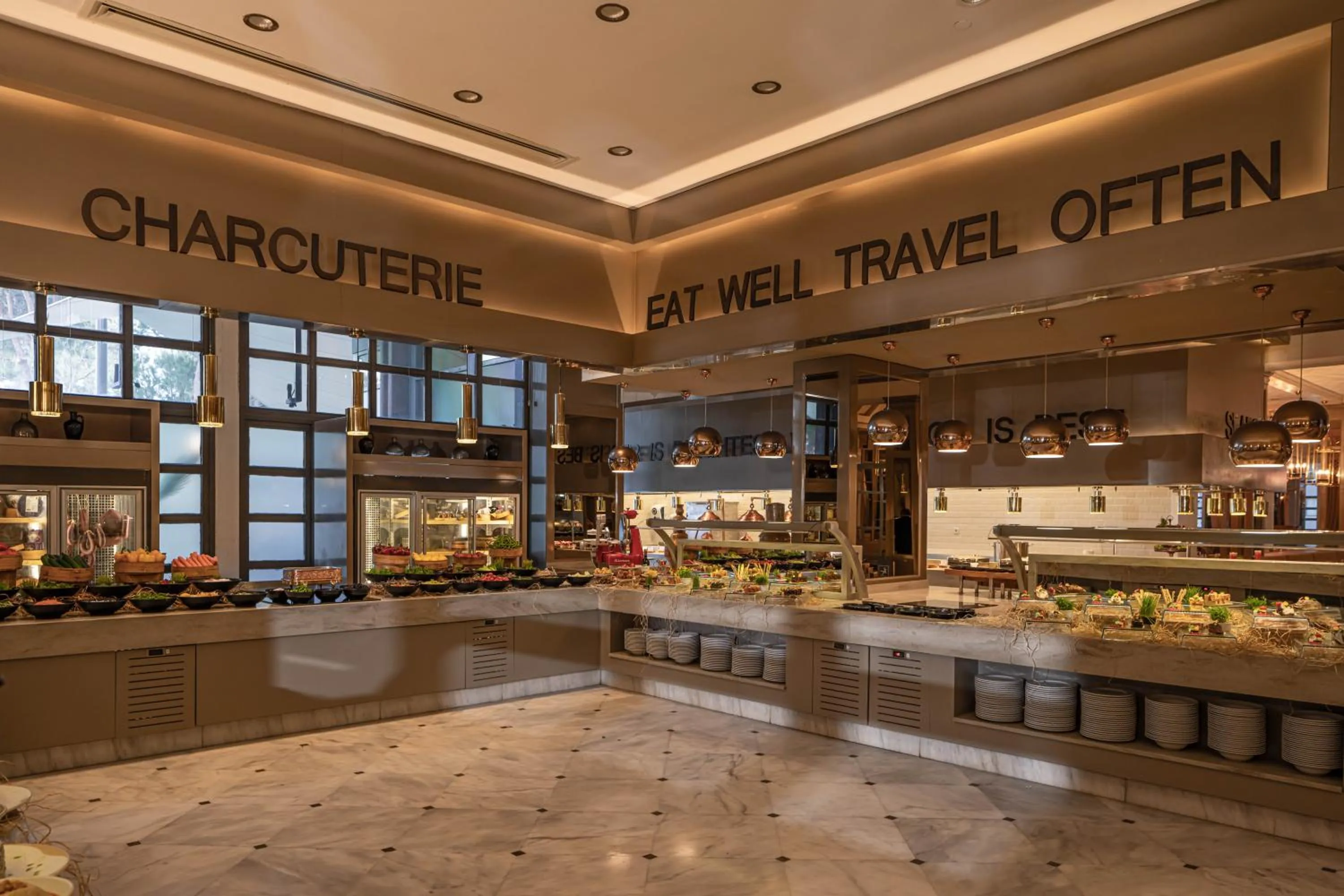 Restaurant/places to eat in Balmy Foresta