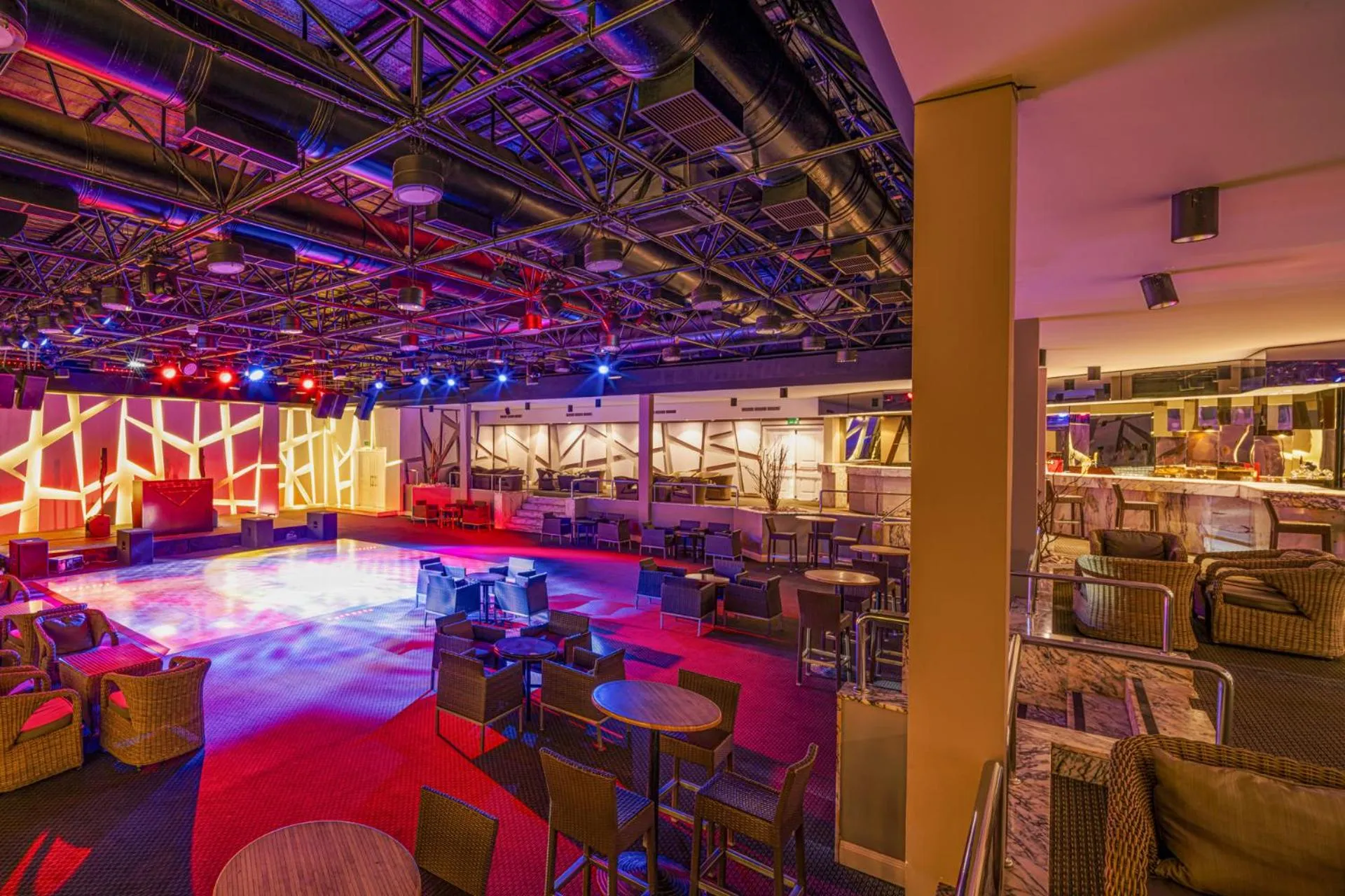 Nightclub / DJ in Balmy Foresta