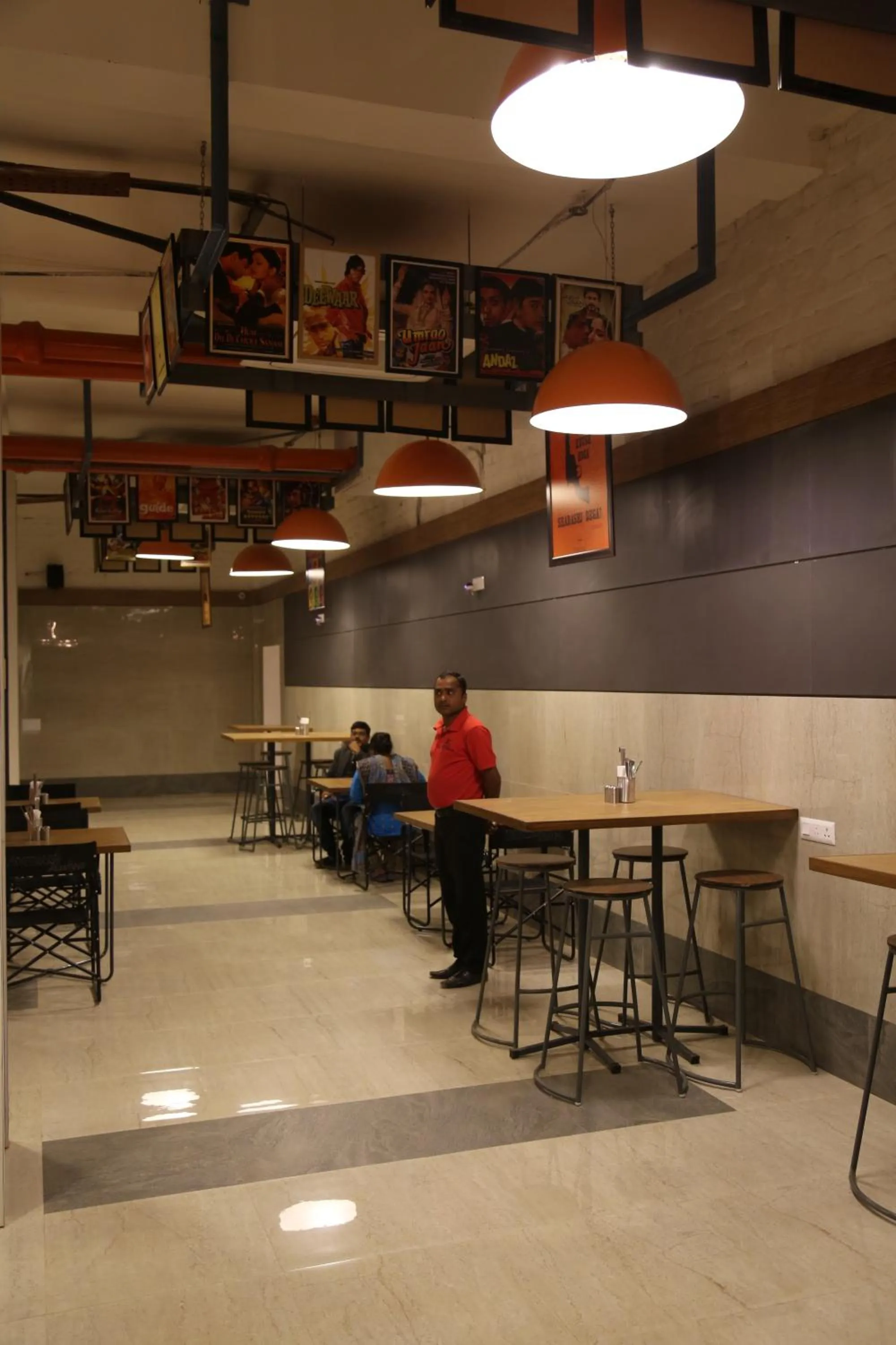 Restaurant/places to eat in Max Hotels Jabalpur