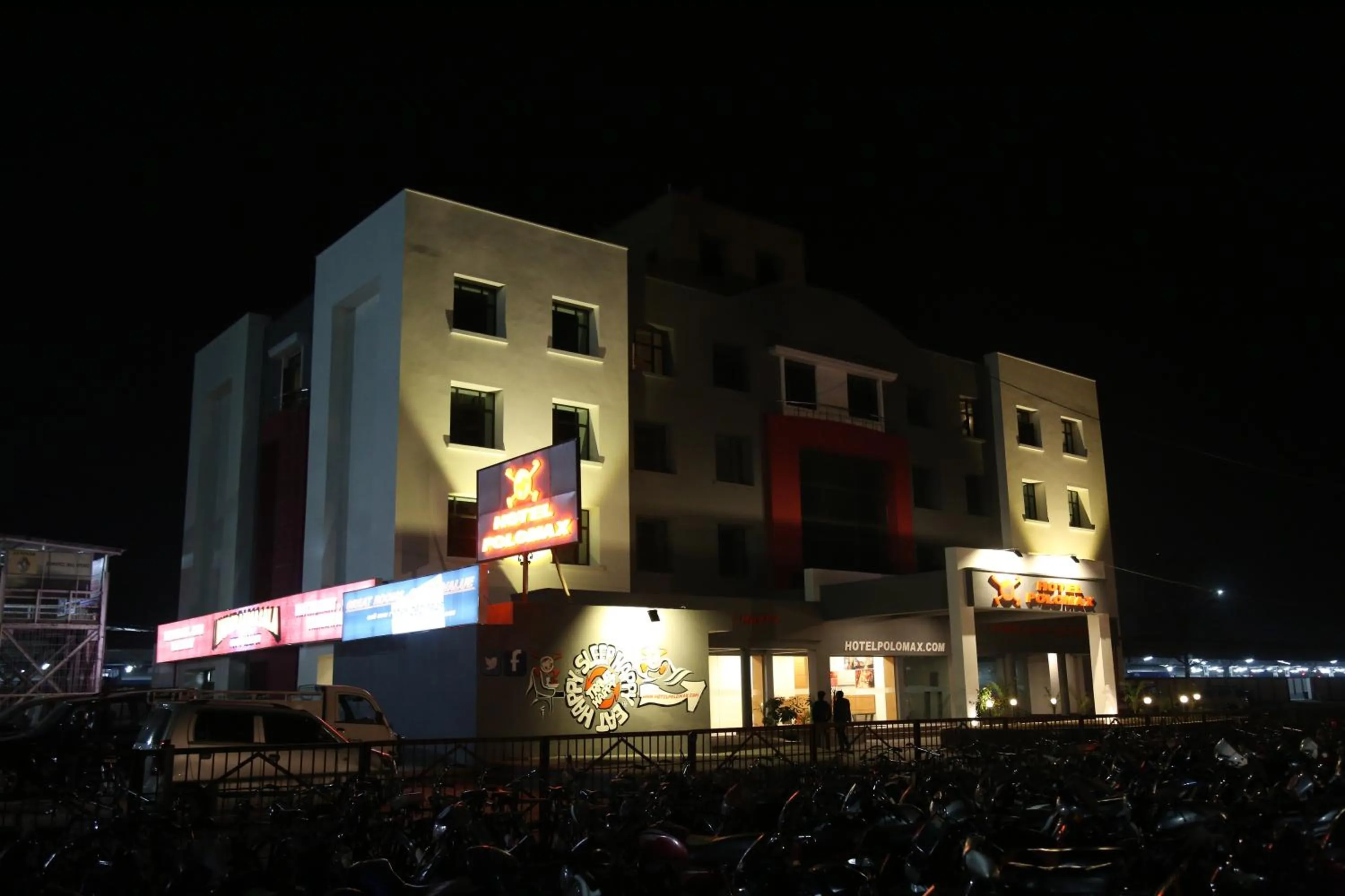 Facade/entrance in Max Hotels Jabalpur
