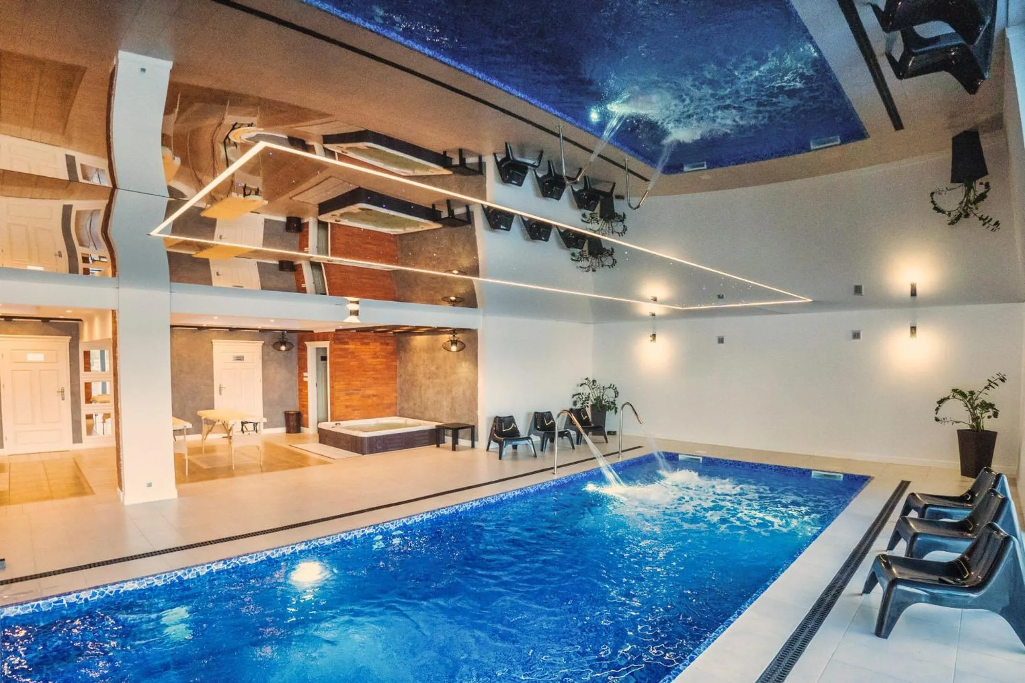 Swimming pool in Hotel Tajty