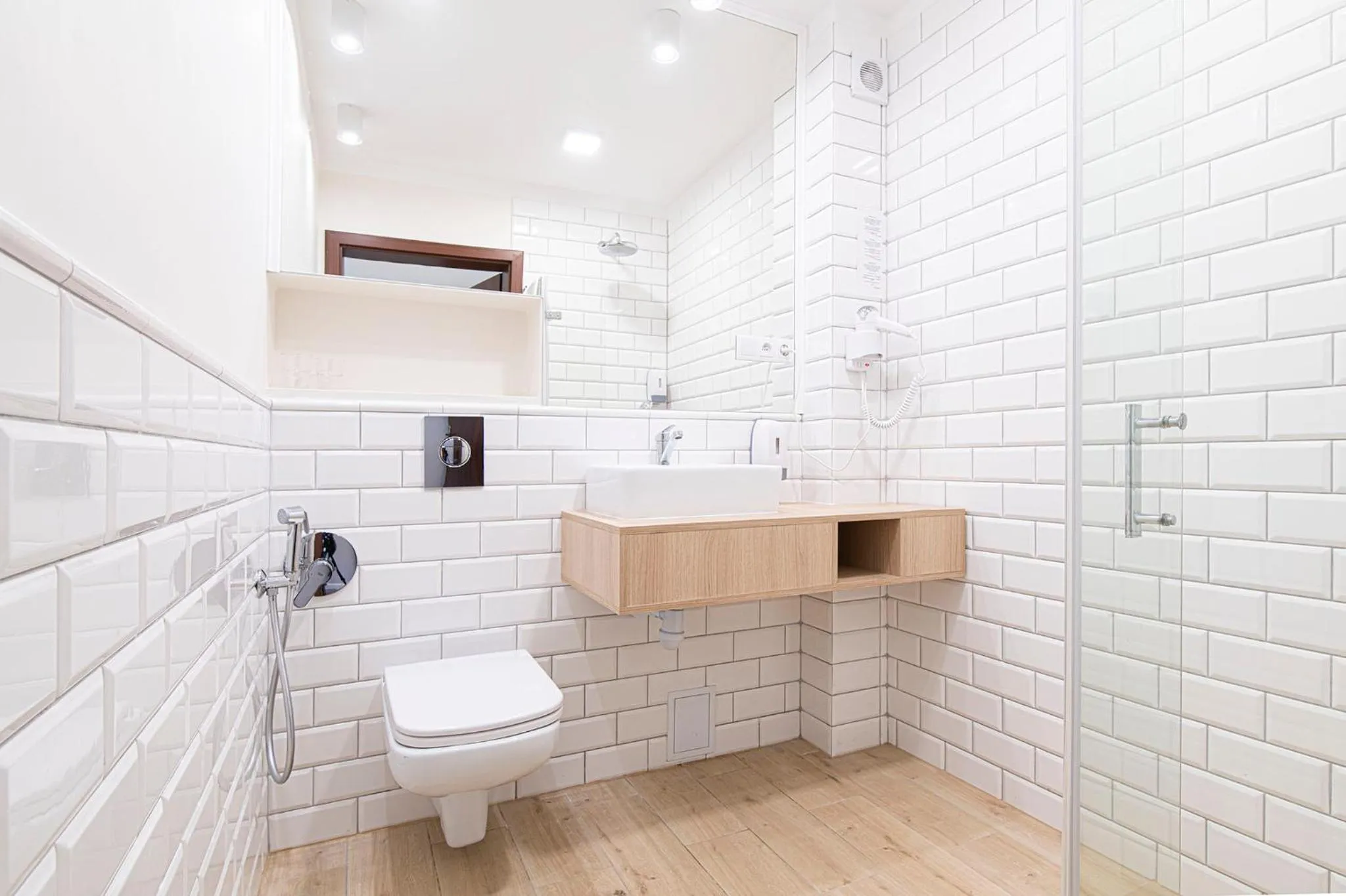 Shower in Hotel Tajty