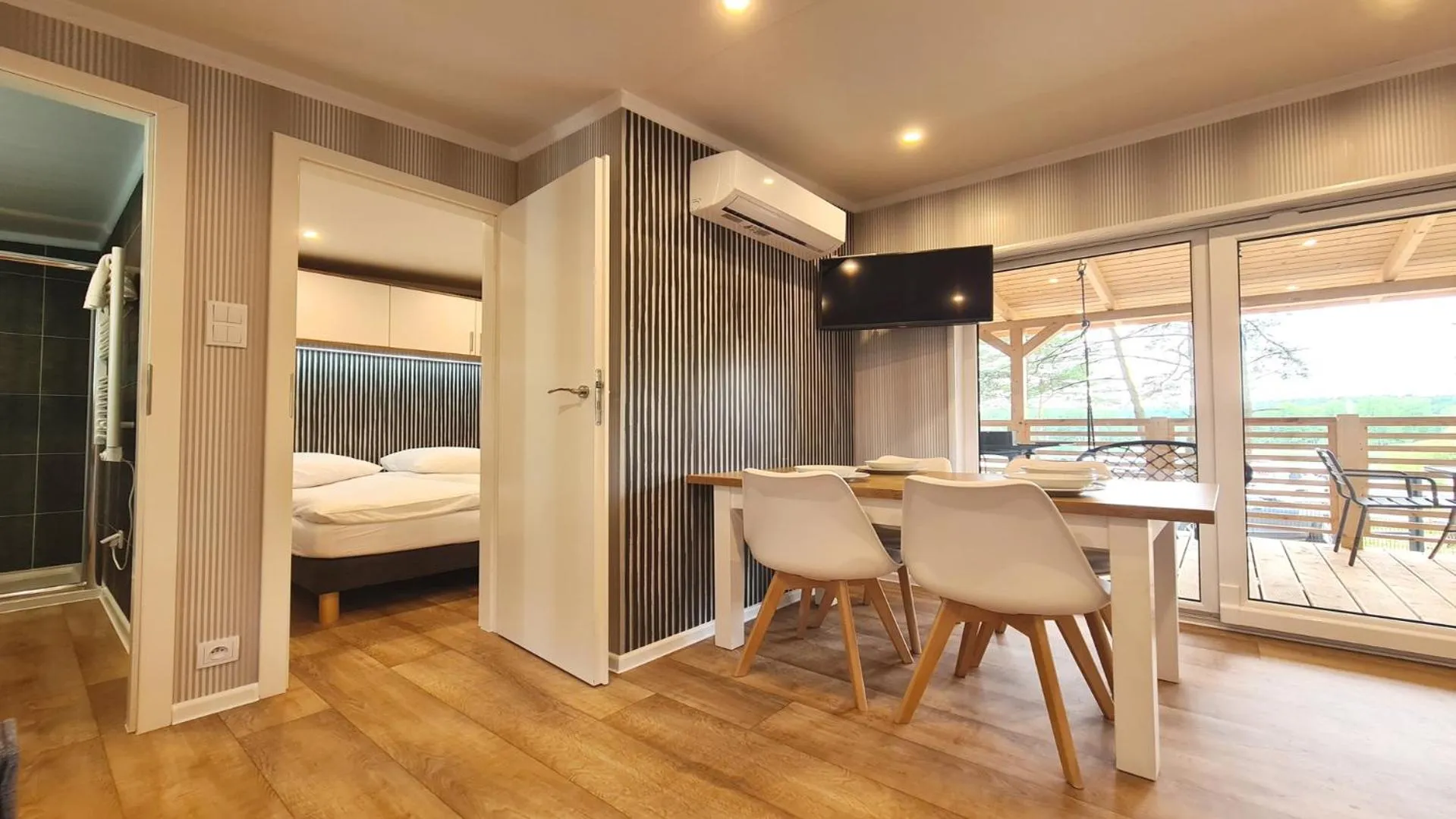 Dining area, Bed in Hotel Tajty