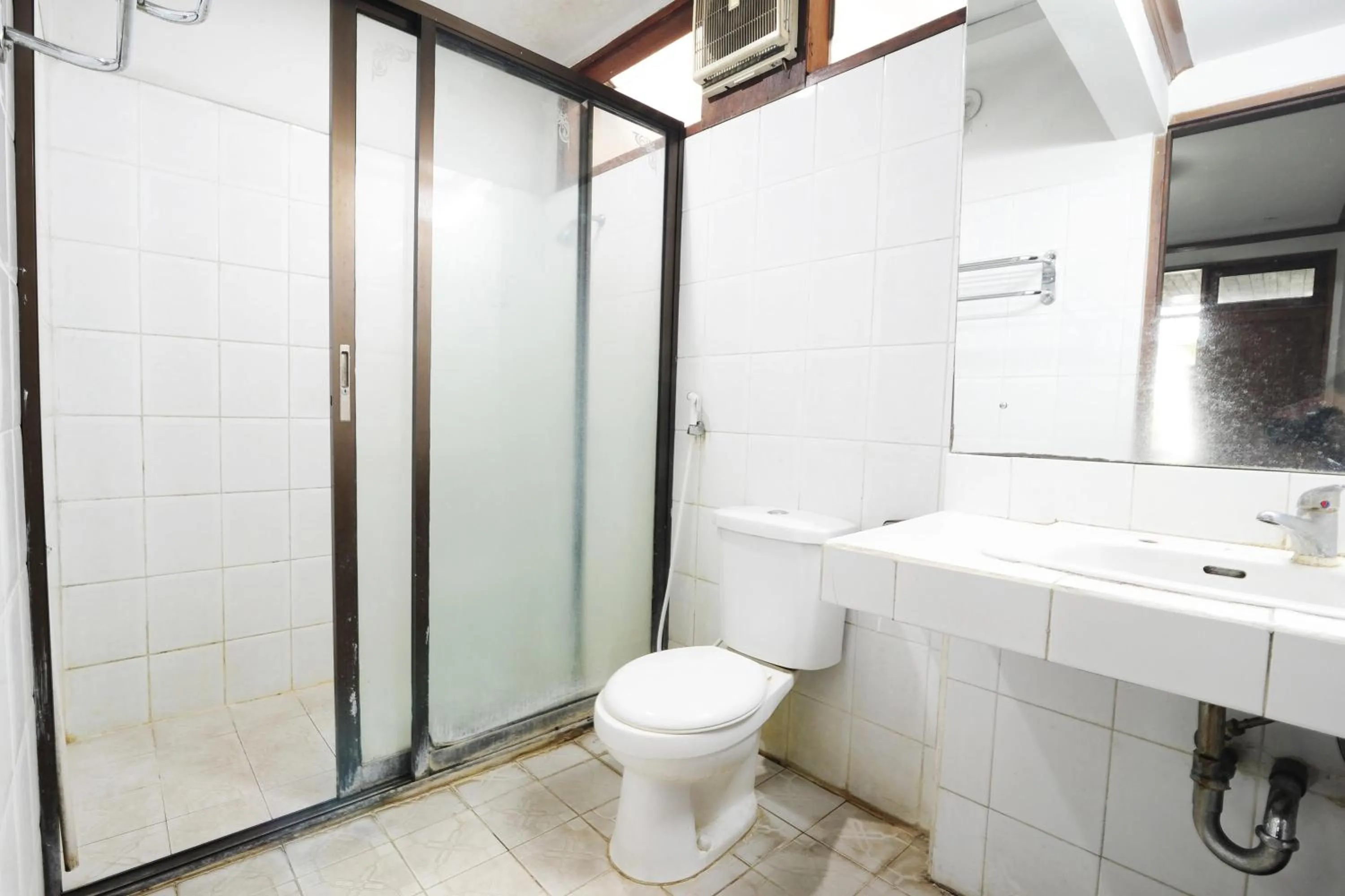 Bathroom in De'Qur Hotel Bandung