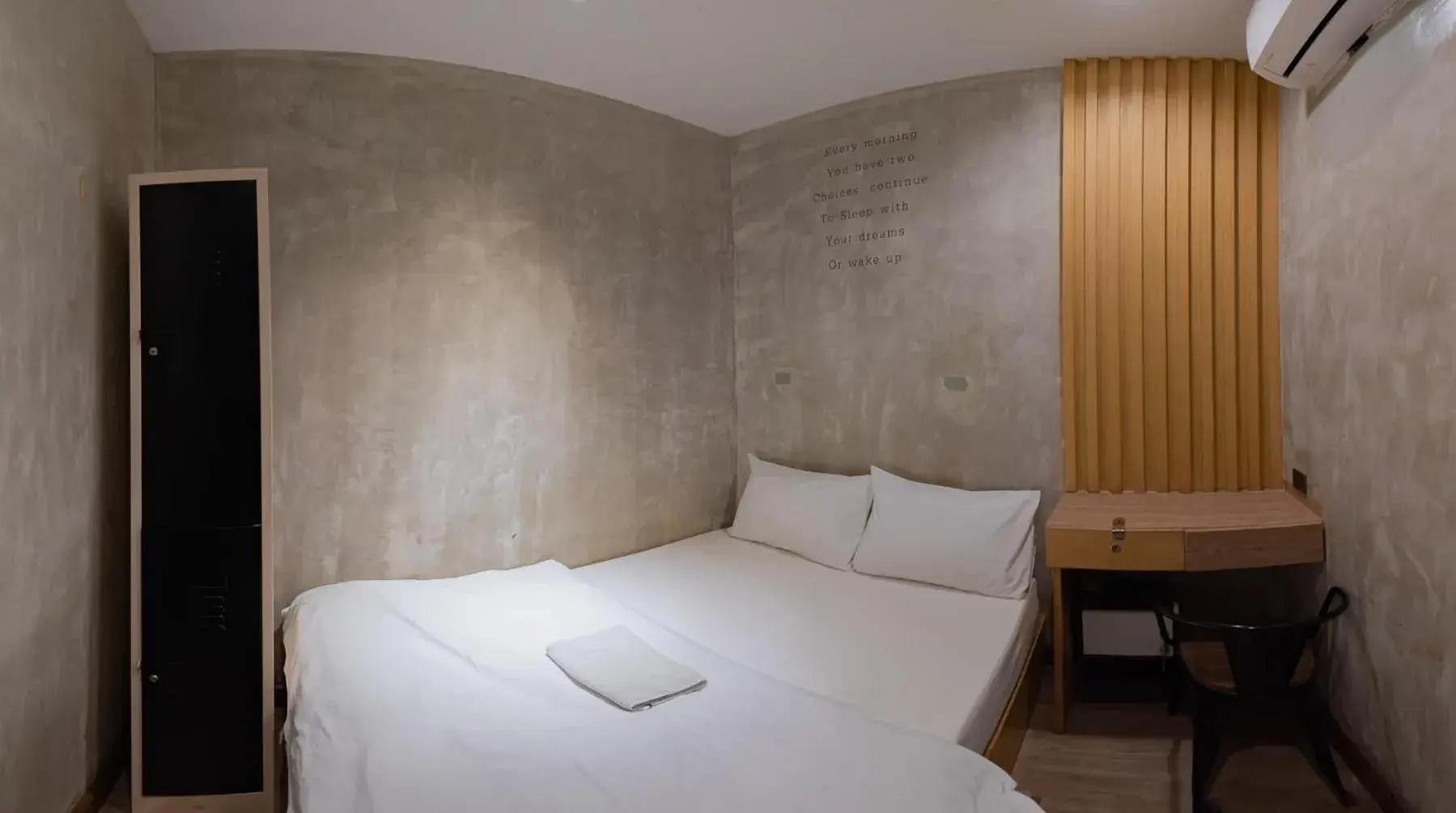 Private Room with Shared Bathroom in Cazz Hostel Private Room with Shared Bathroom in Cazz Hostel