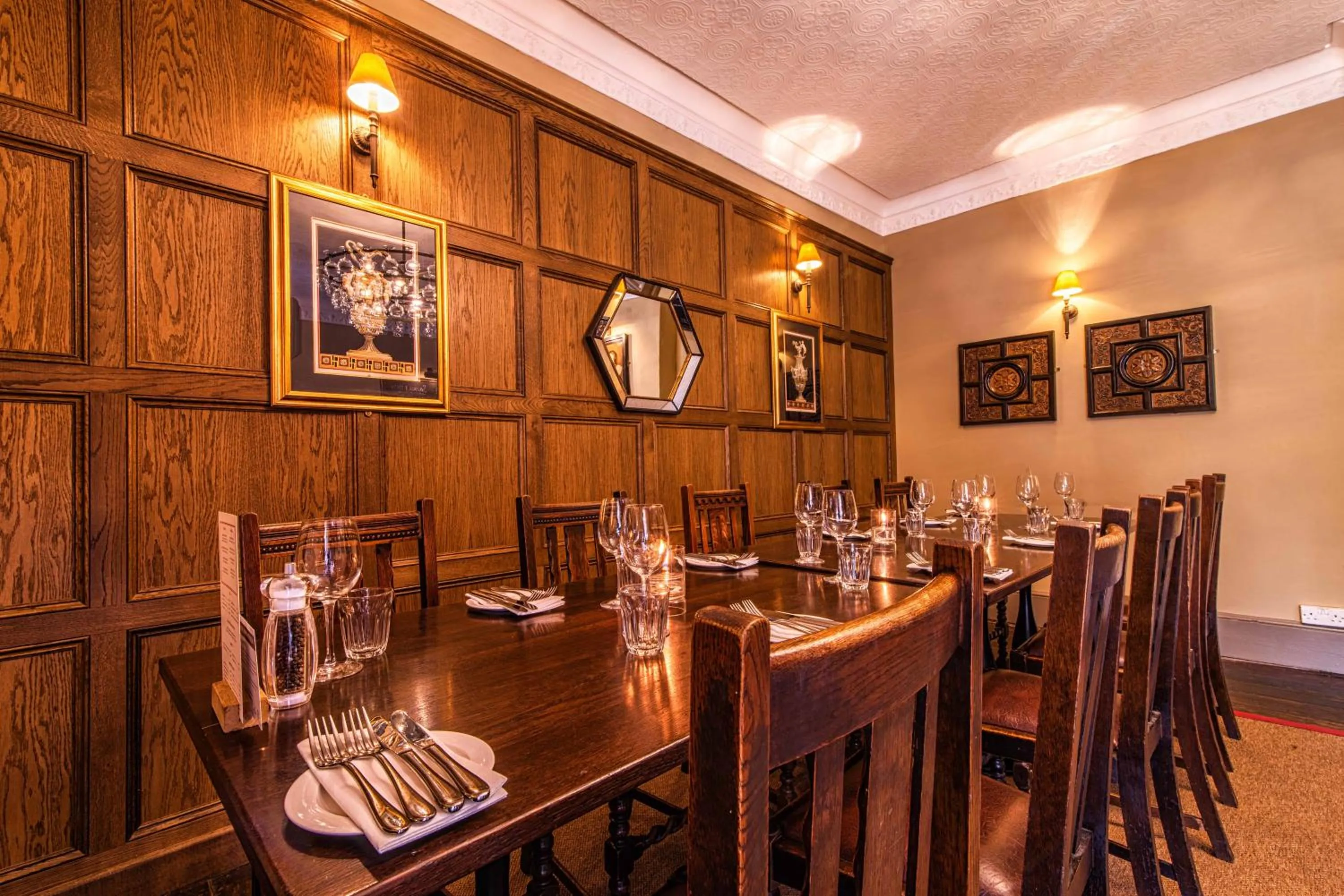 Restaurant/places to eat in Crown & Punchbowl