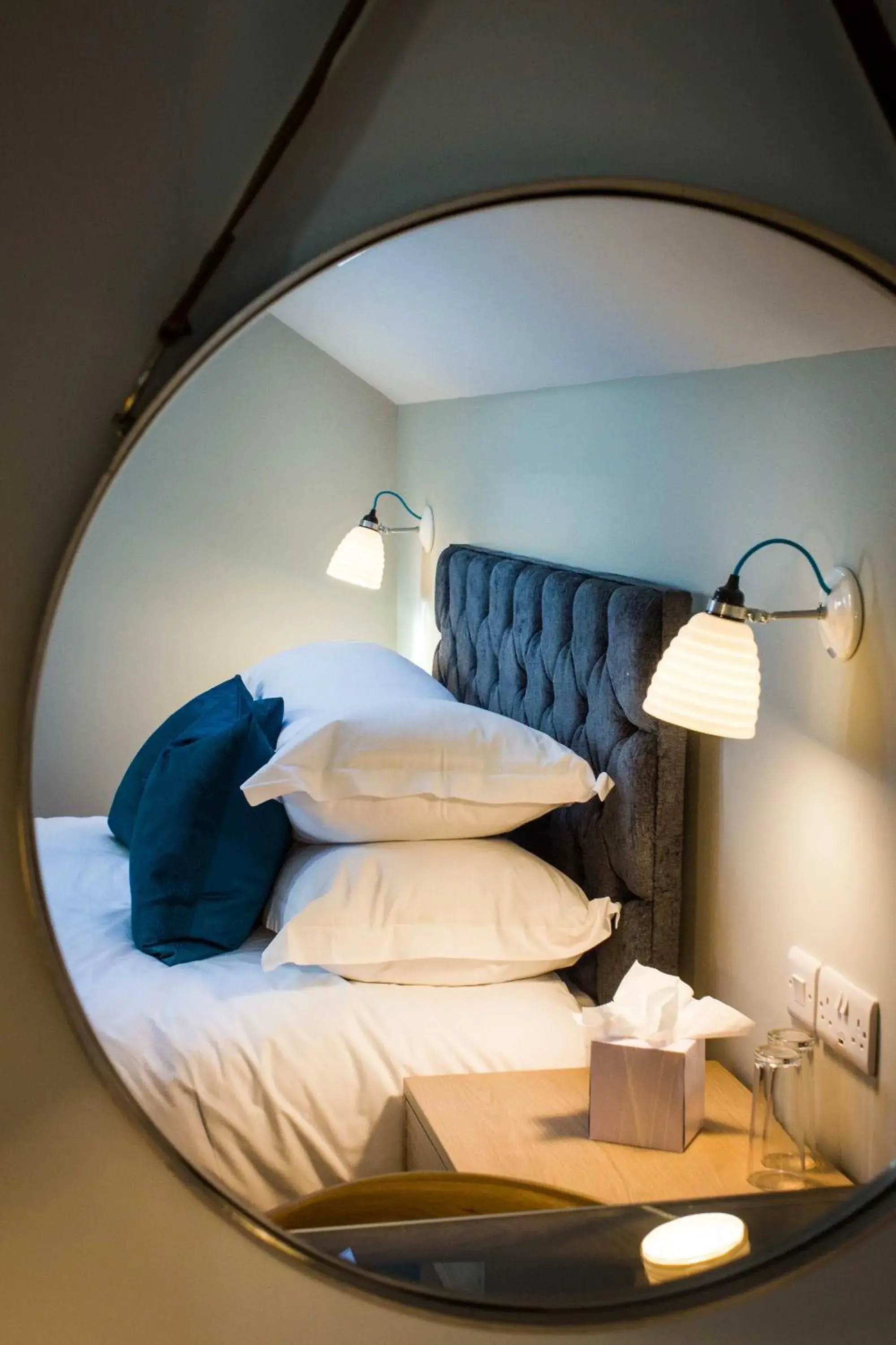 Twin Beds or Queen Bed in Crown & Punchbowl Twin Beds or Queen Bed in Crown & Punchbowl