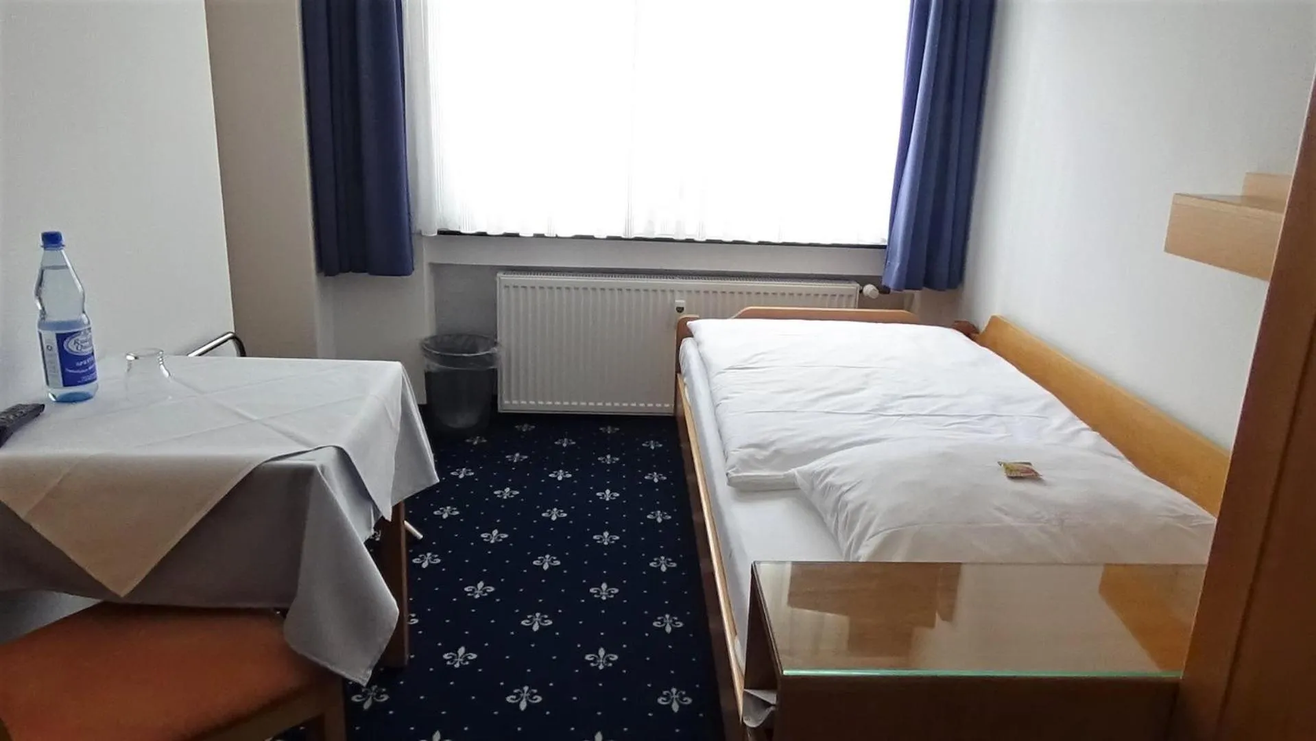 Bed in Hotel Zur Traube