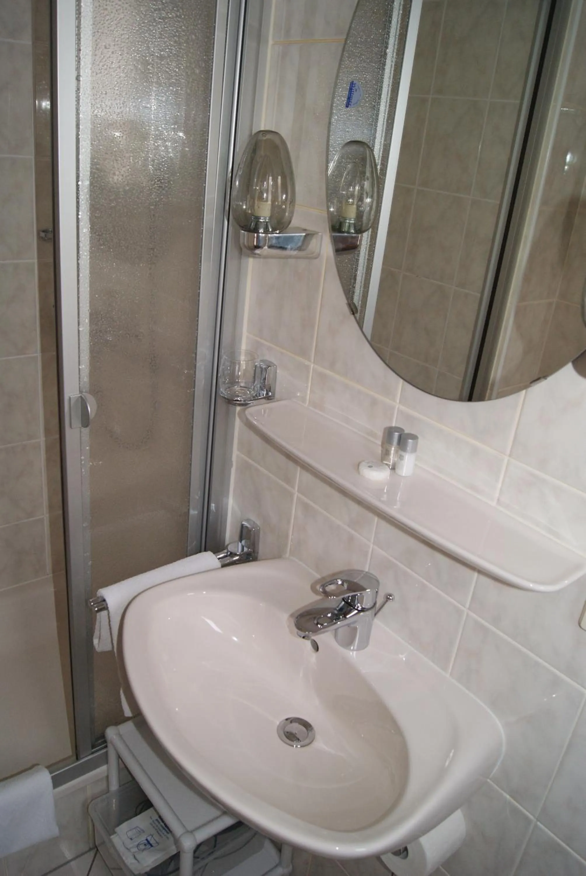 Shower in Hotel Zur Traube