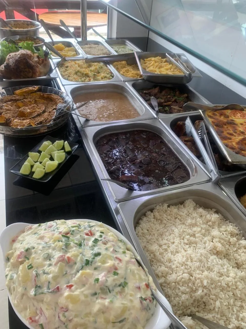 Restaurant/places to eat in Pousada Ilha do Itacolomi Com Piscina Proximo do Beto Carrero