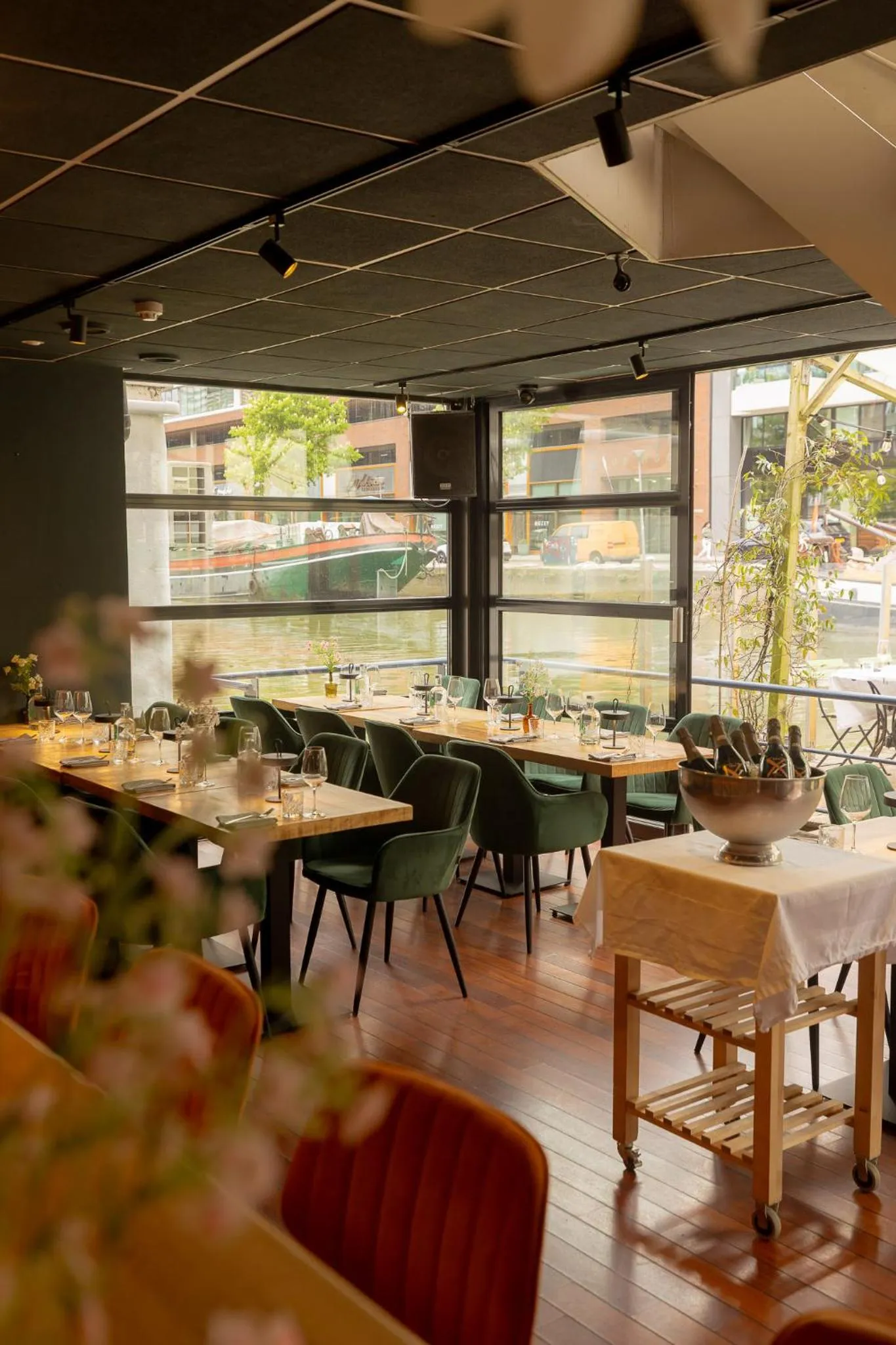 Restaurant/places to eat in FLOATS by H2OTEL Rotterdam