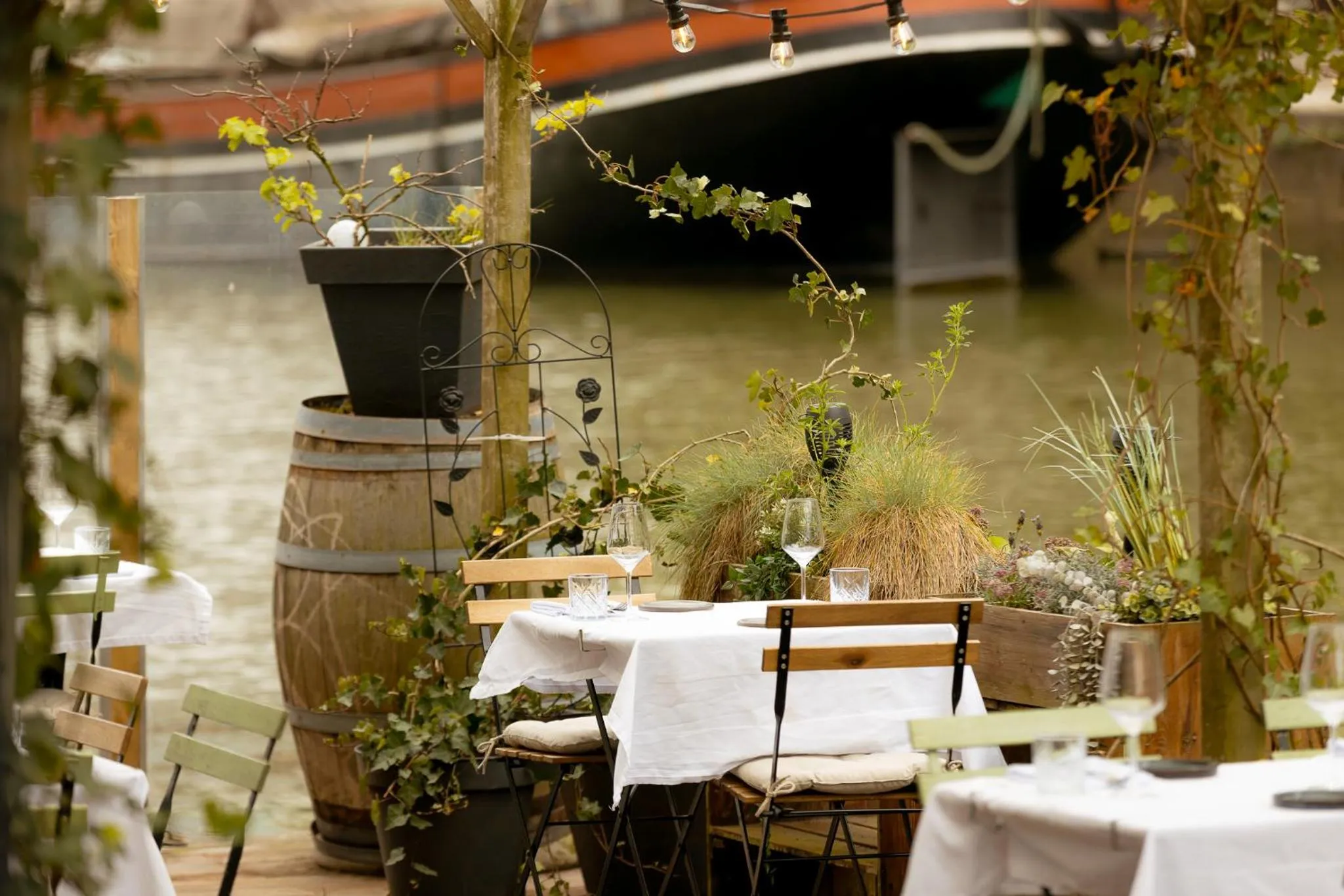 Property building in FLOATS by H2OTEL Rotterdam