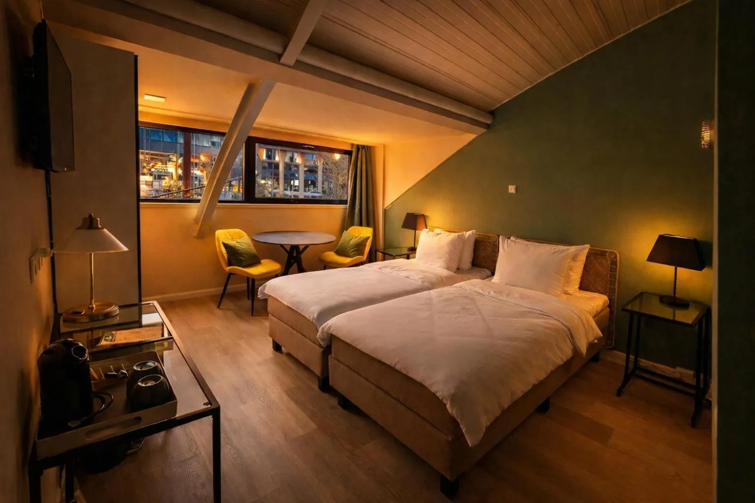 Photo of the whole room, Bed in FLOATS by H2OTEL Rotterdam