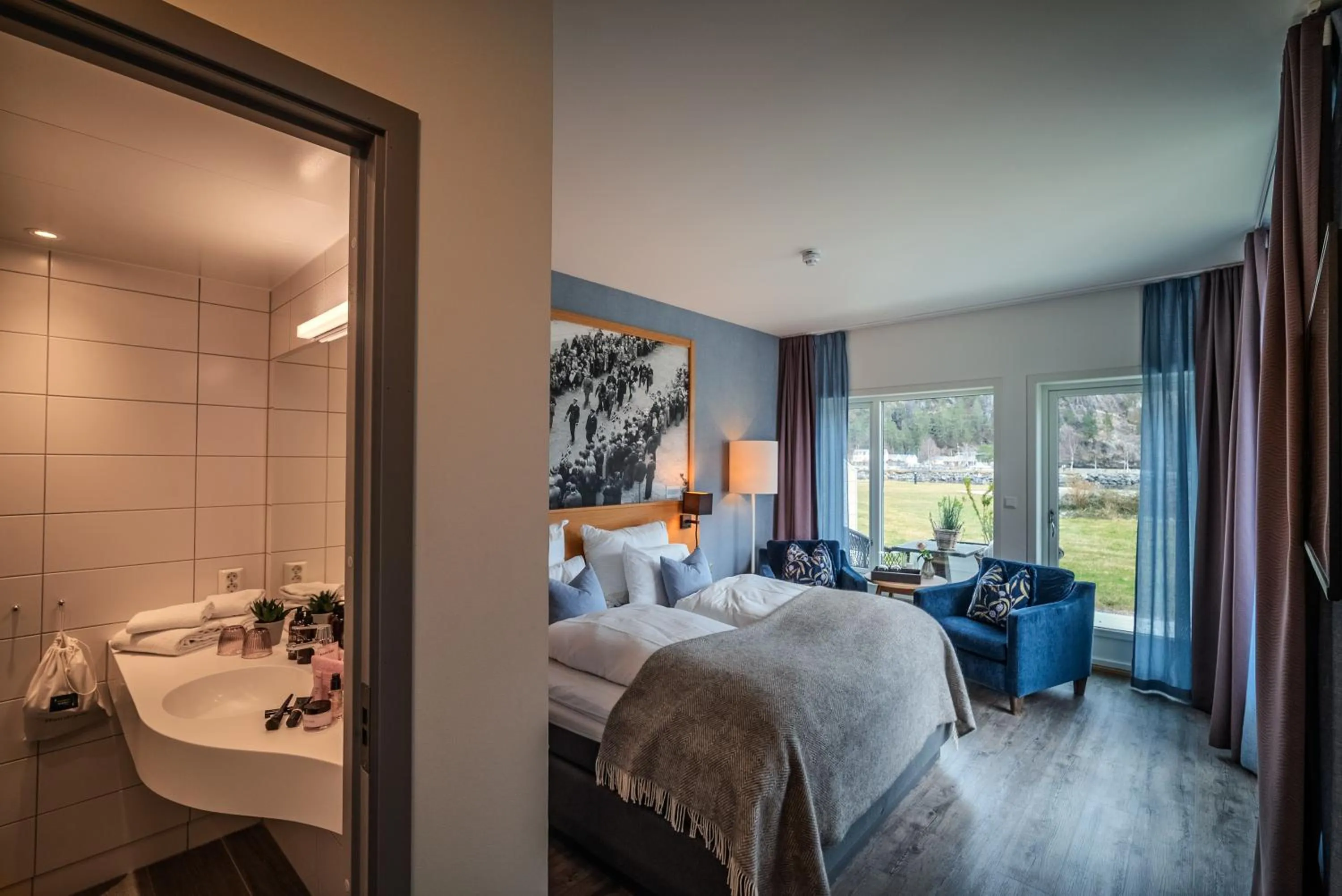 Seating area, Bed in Valldal Fjordhotell - by Classic Norway Hotels