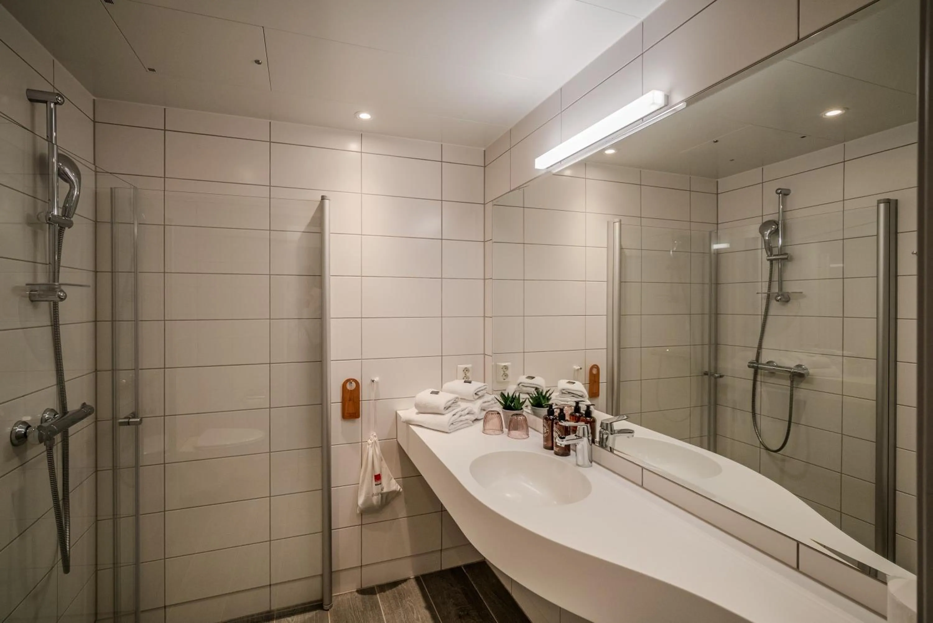 Shower in Valldal Fjordhotell - by Classic Norway Hotels