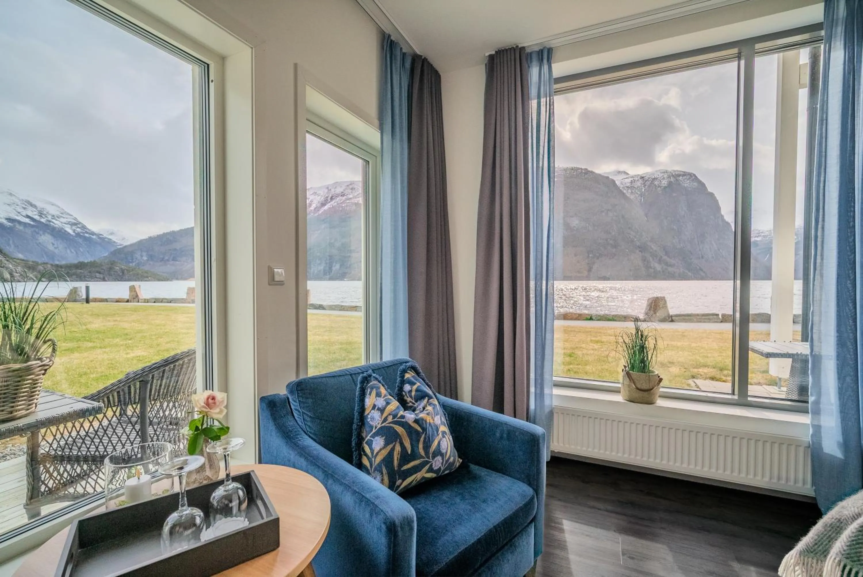 Seating area in Valldal Fjordhotell - by Classic Norway Hotels