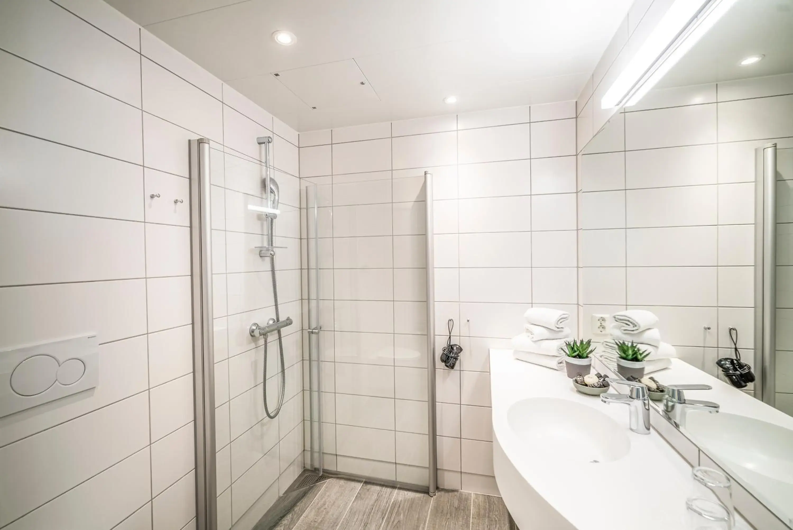 Superior Double Room in Valldal Fjordhotell - by Classic Norway Hotels Superior Double Room in Valldal Fjordhotell - by Classic Norway Hotels