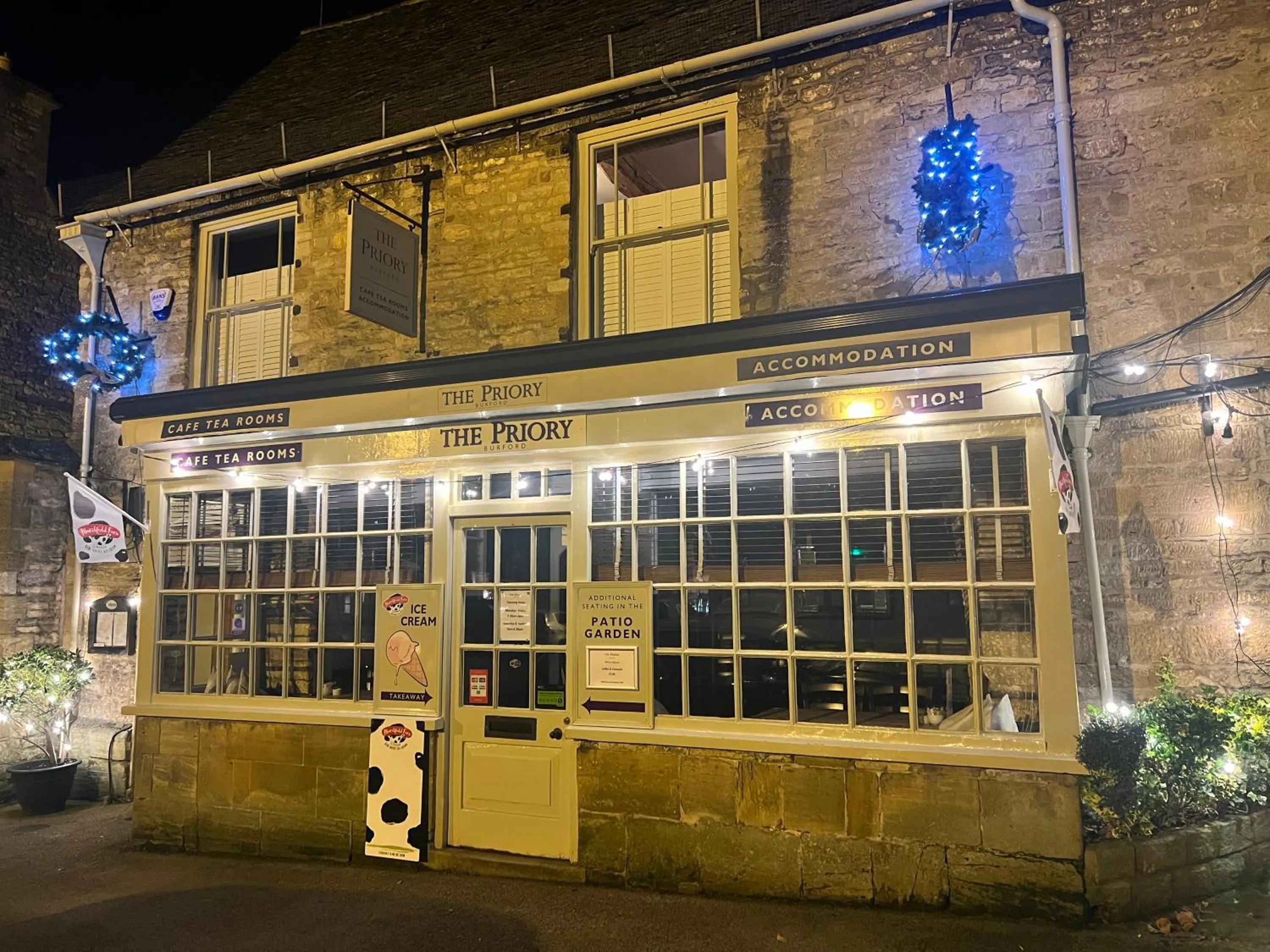 Property building in Priory Tearooms Burford with Rooms