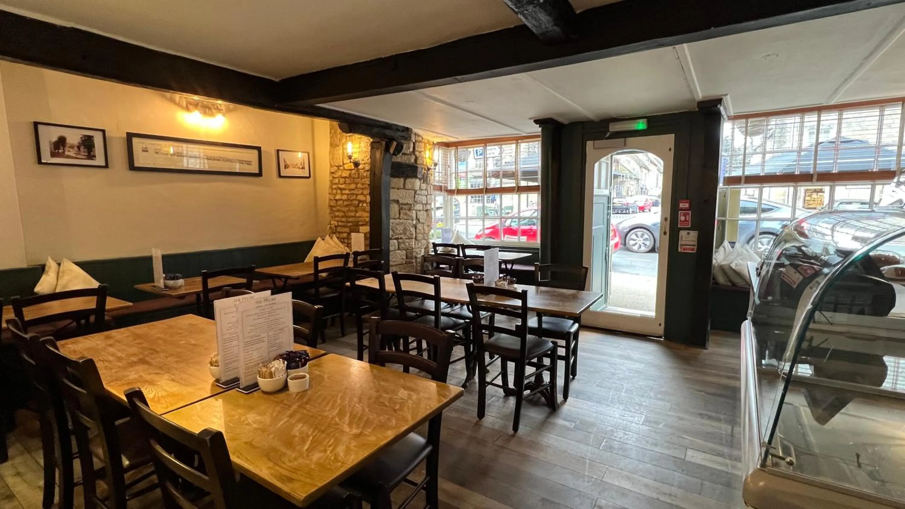 Restaurant/places to eat in Priory Tearooms Burford with Rooms