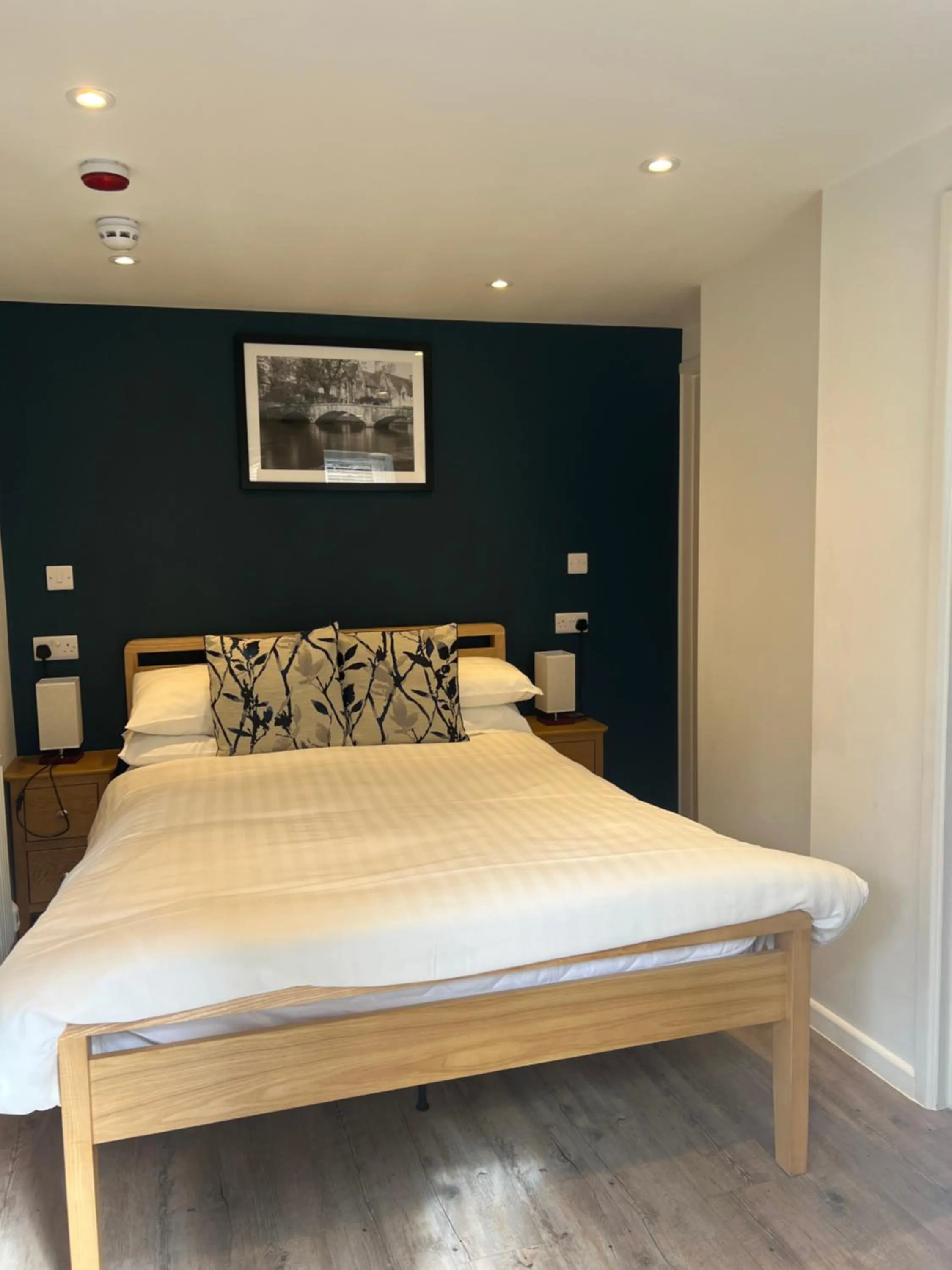 Property building, Bed in Priory Tearooms Burford with Rooms