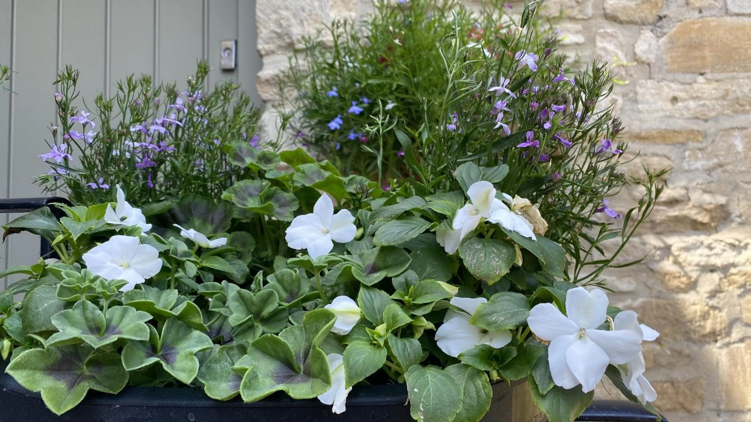 Property building in Priory Tearooms Burford with Rooms