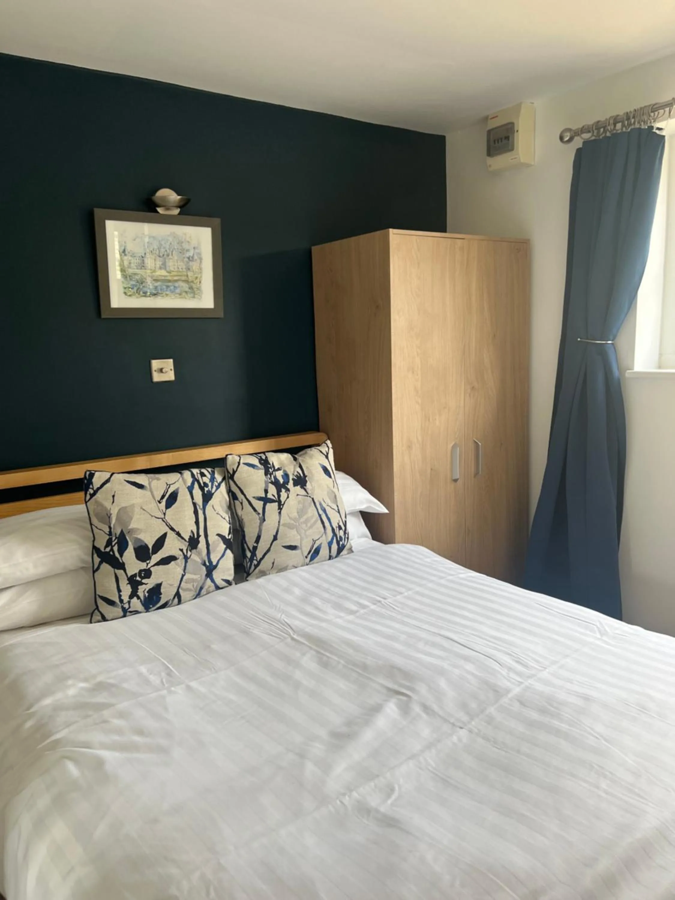 Property building, Bed in Priory Tearooms Burford with Rooms