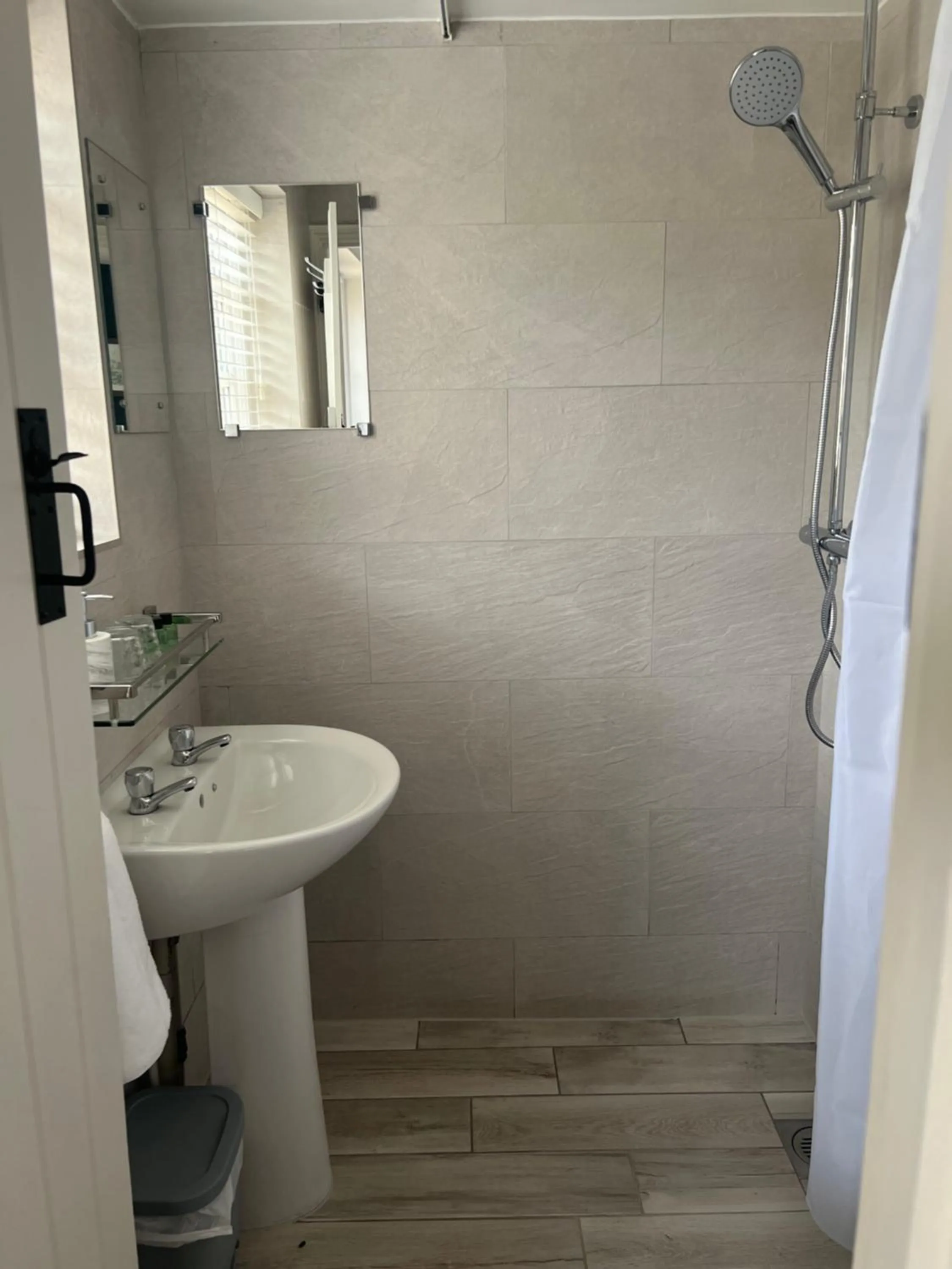 Property building in Priory Tearooms Burford with Rooms