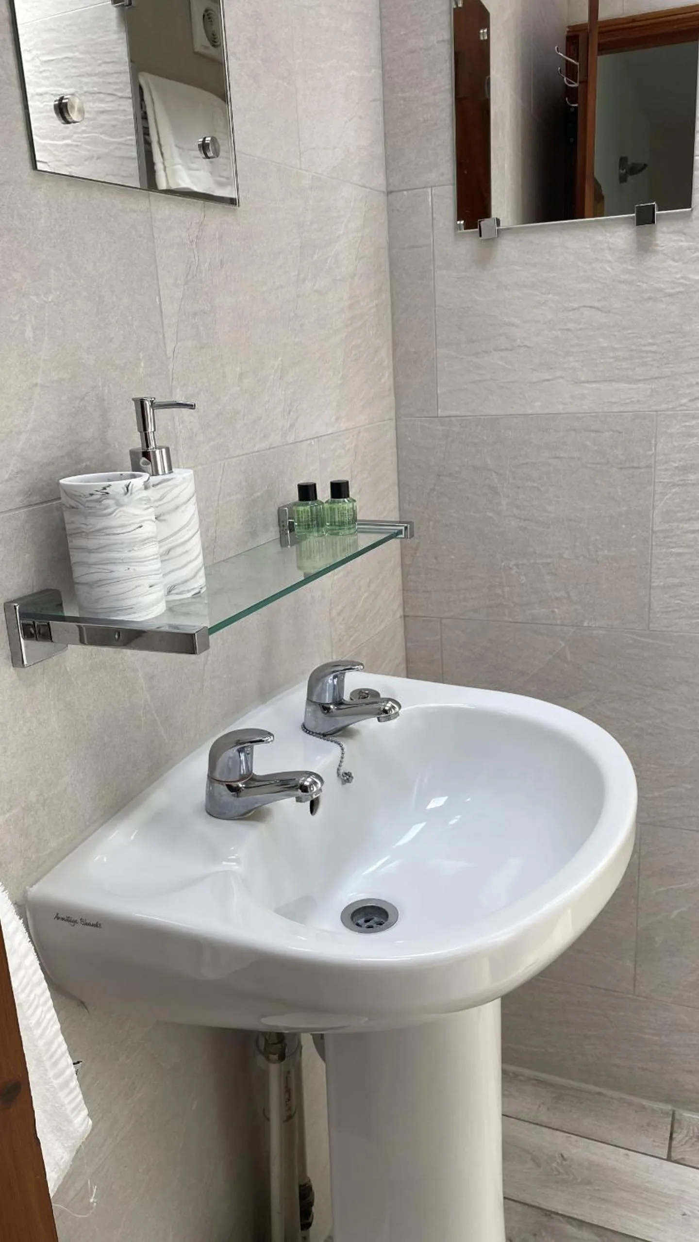 Shower in Priory Tearooms Burford with Rooms