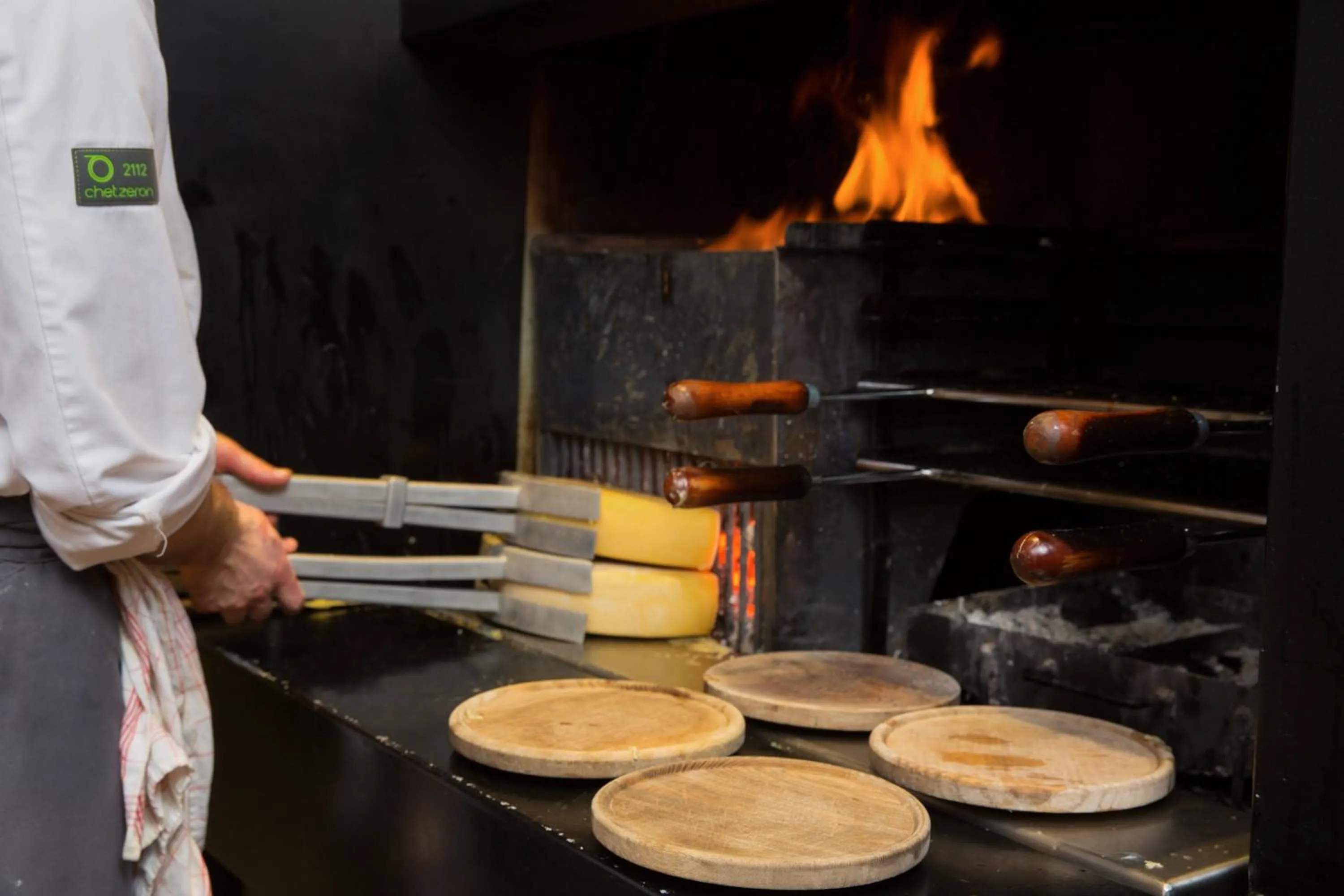 Restaurant/places to eat in chetzeron