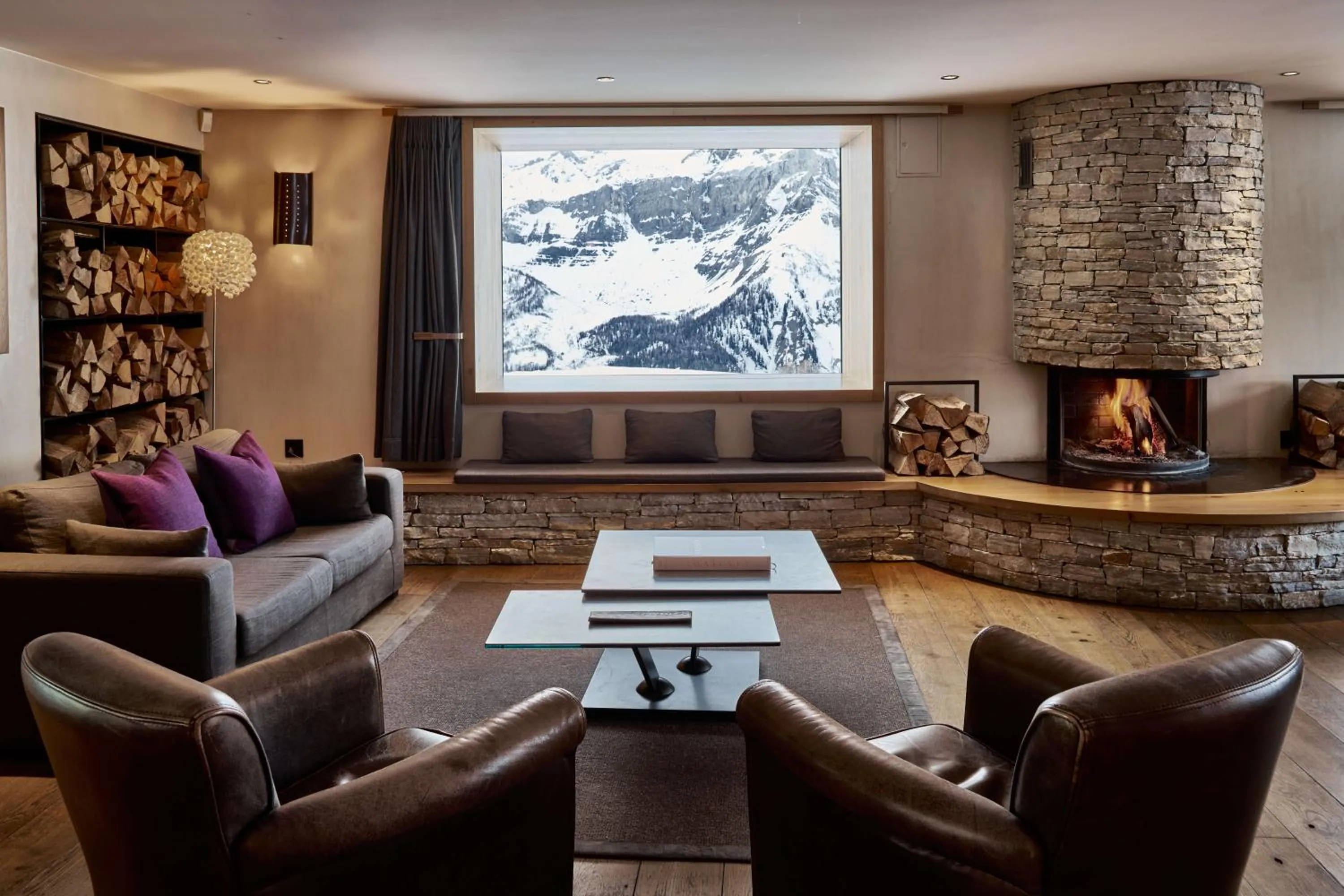 Communal lounge/ TV room in chetzeron